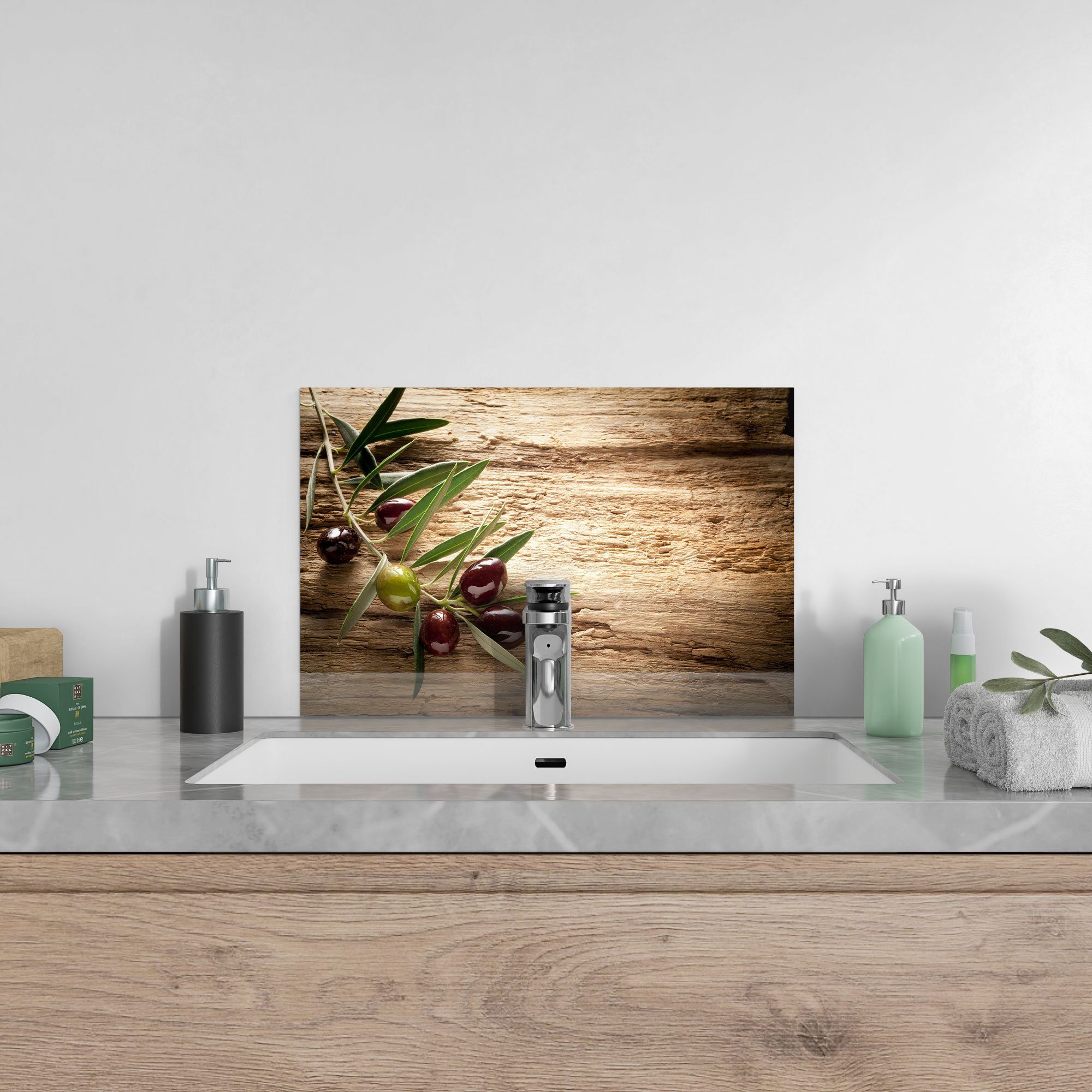 'Dekorativer Badrückwand Olivenzweig', Küchenrückwand Spritzschutz Herdblende Glas DEQORI