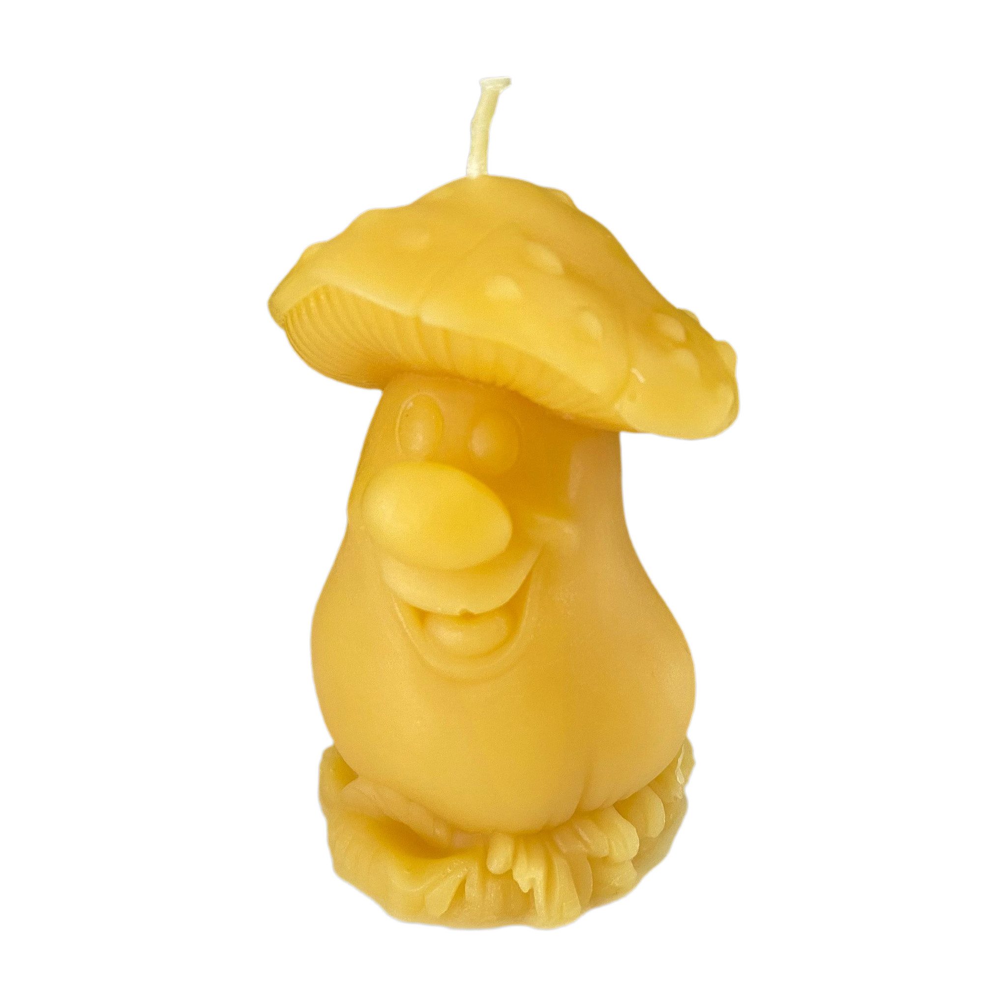 Aspinaworld Bienenwachskerze Pilz Kerze Fliegenpilz mit Gesicht 10 cm natur – auf Pilzkranz (1-tlg)