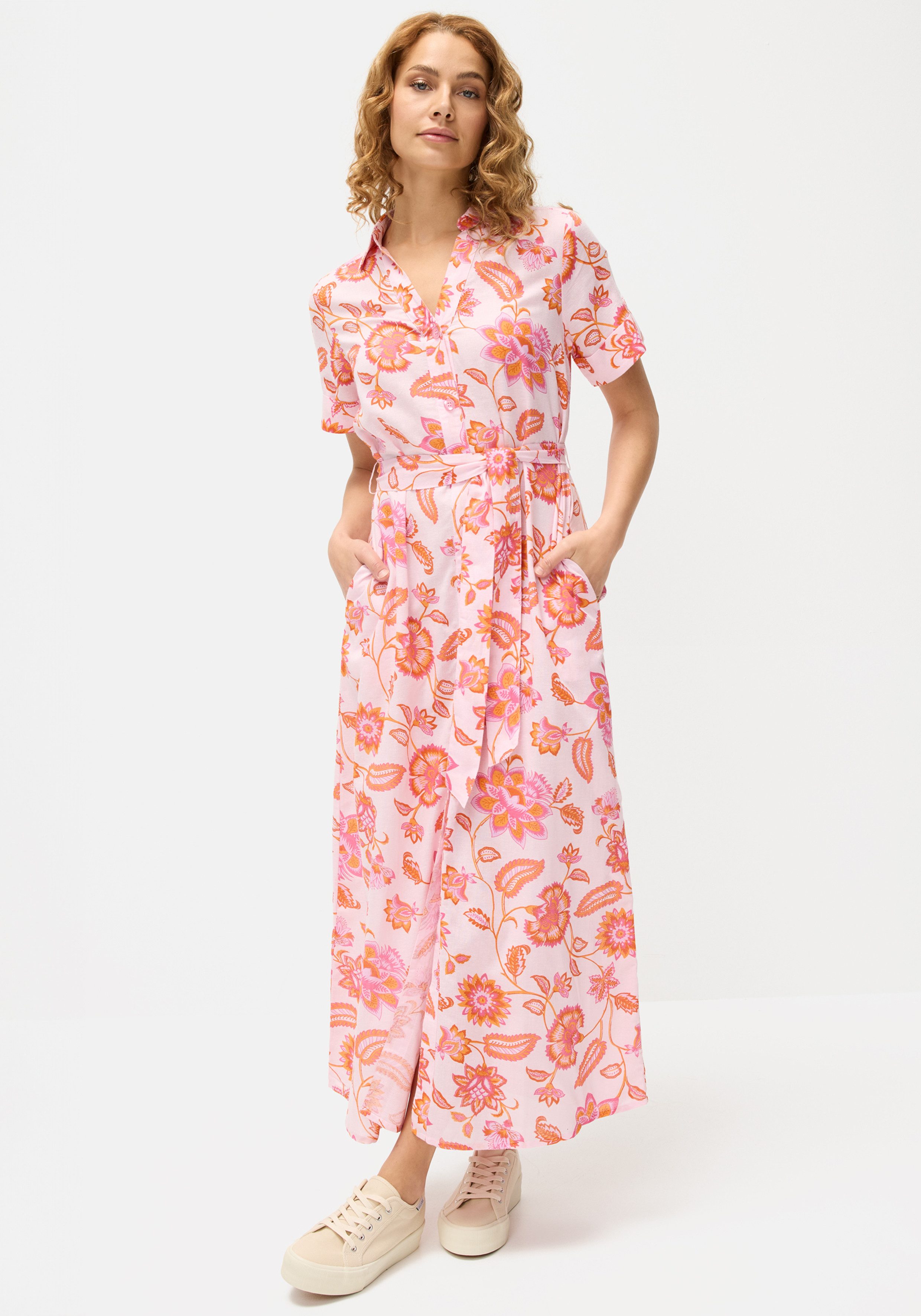LASCANA Hemdblusenkleid aus Webware mit Leinenanteil und Alloverdruck (mit Bindegürtel) Webkleid mit Blumendruck, Sommerkleid, Druckkleid mit kurzen Ärmeln