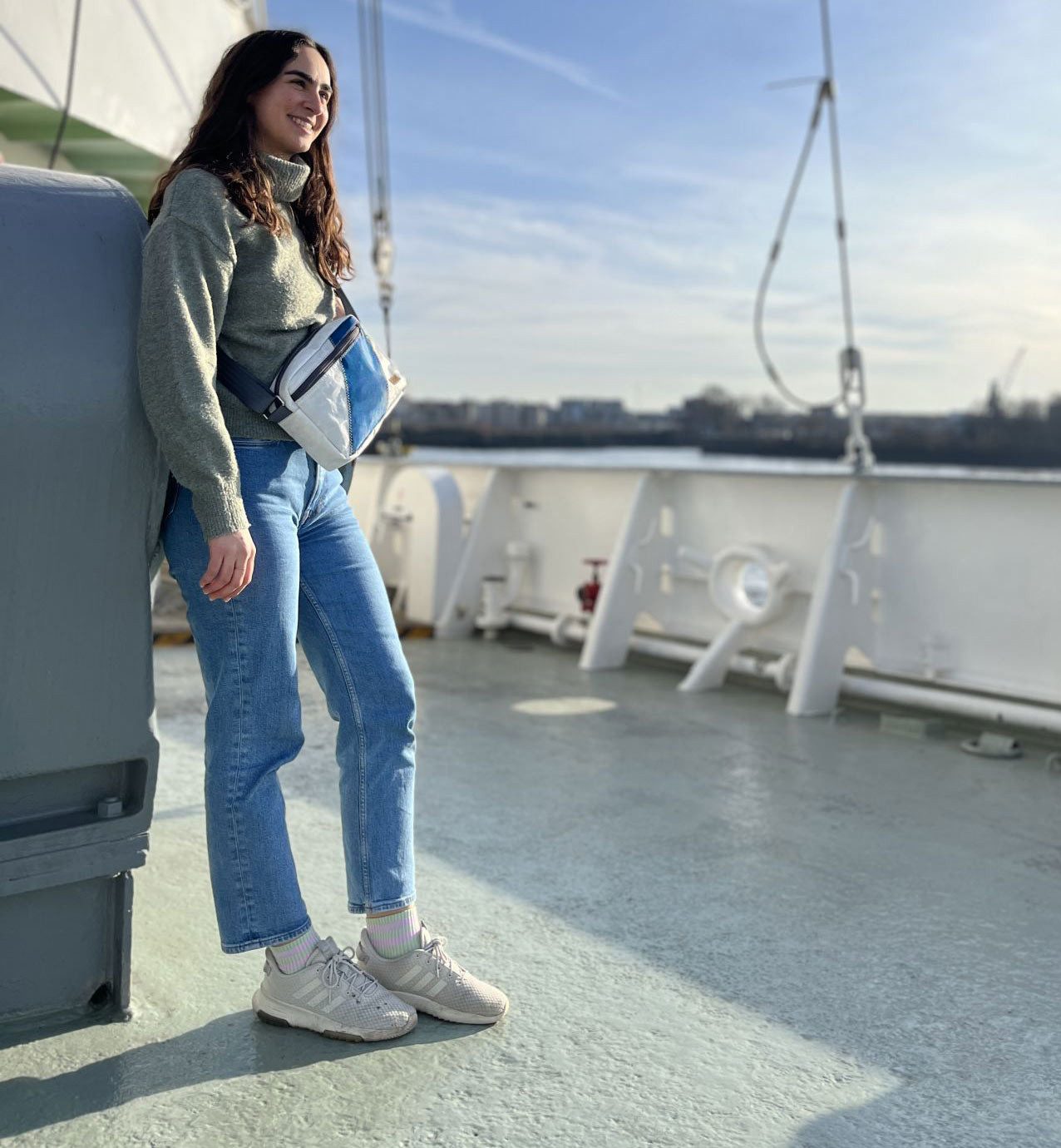 360Grad Schultertasche kleine Umhängetasche Fender, recyceltes Segeltuch, Weiß/Blau