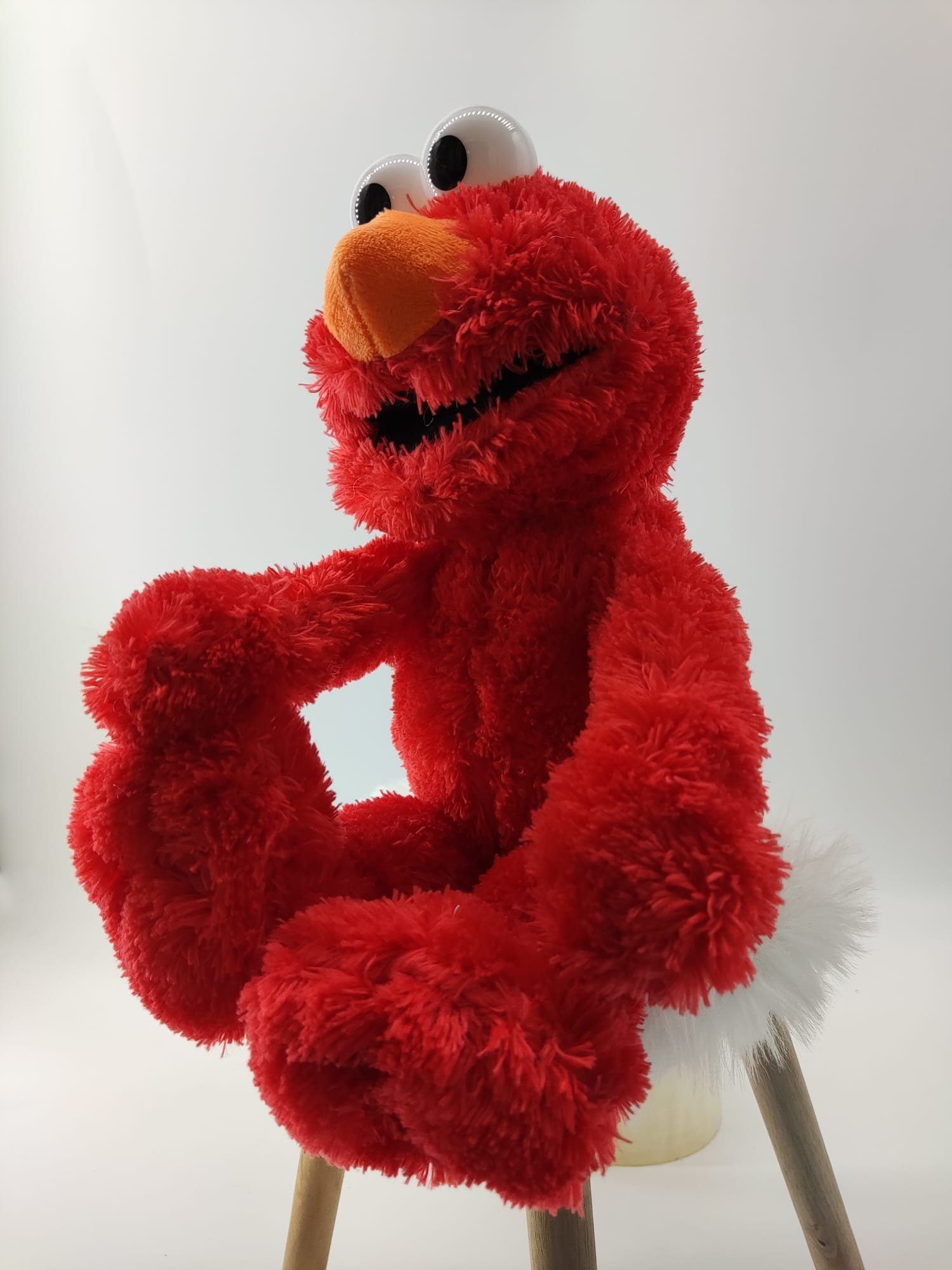 Sesamstrasse Kuscheltier Sesamstrasse Kuscheltier Elmo Kuscheltier Rot Plüsch Figur 35 cm (1-St), Super weicher Plüsch Stofftier Kuscheltier für Kinder zum spielen
