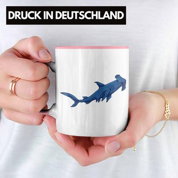 Trendation Tasse Tasse mit Hammerhai und Haifisch Grafik Geschenk für Ozeanliebhaber