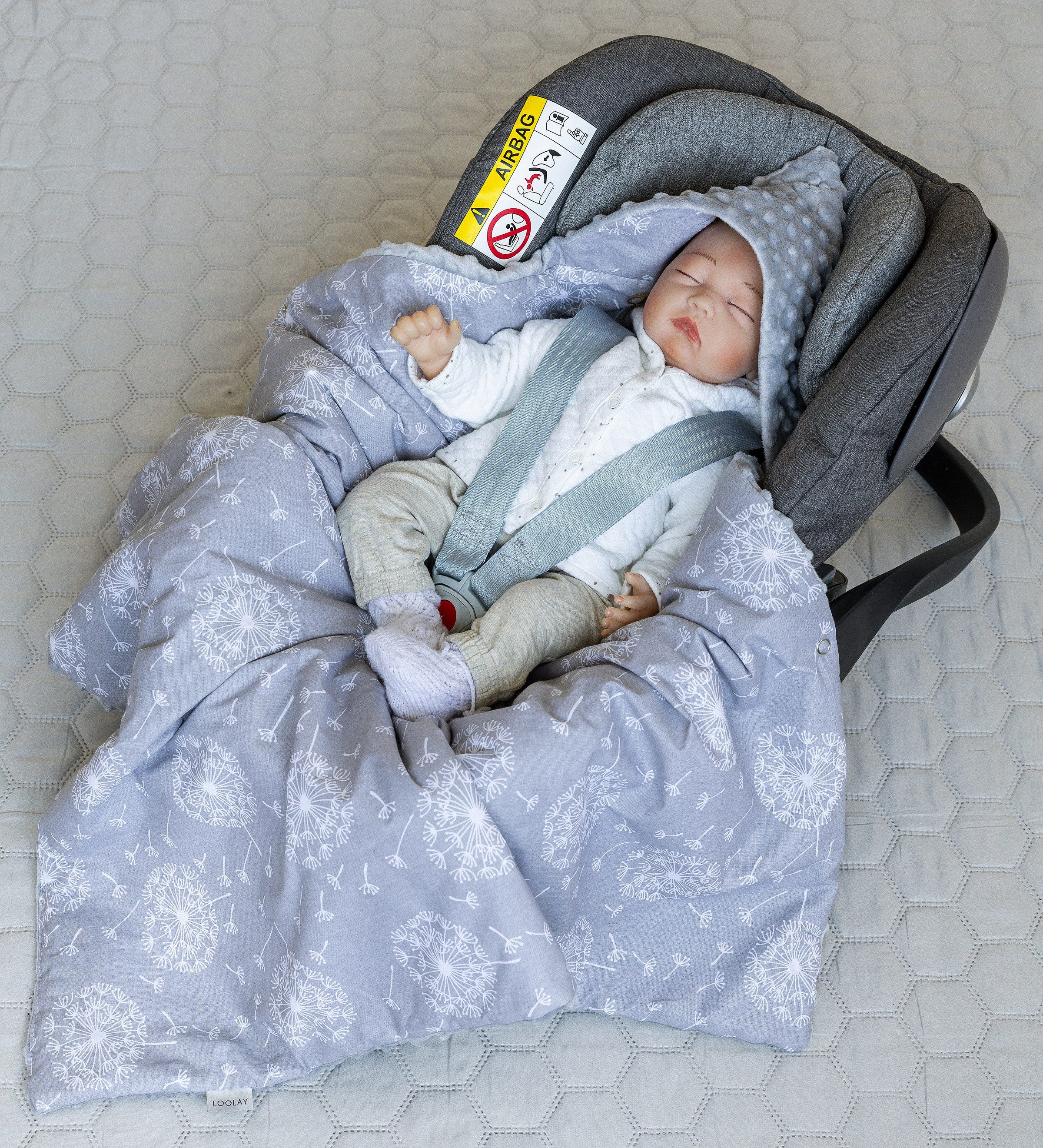 Loolay Babytrage GRAU Einschlagdecke für Kinder Autositz und Babyschale Babytrage (90 x90 cm MINKY/ Baumwolle Kuscheldecke Kinderwagendecke Babydecke, Neugeborene Babyausstattung PREMIUM Babyshower Geschenk), LOOLAY® - 100% Europäische Stoffe und Kleinserien-Nähen!