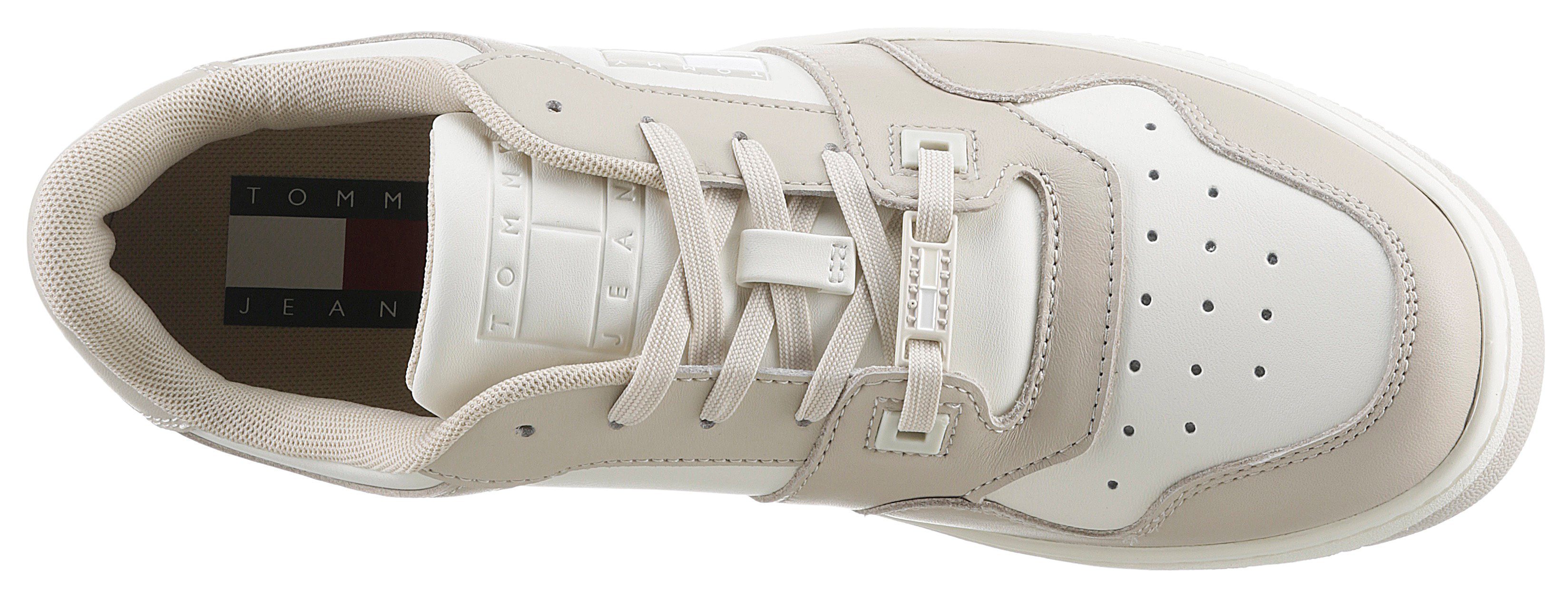 Tommy Jeans TOMMY JEANS RETRO LOW Keilsneaker Look, (schmal) E im WMN Schuhweite beige-weiß FANCY in two-tone