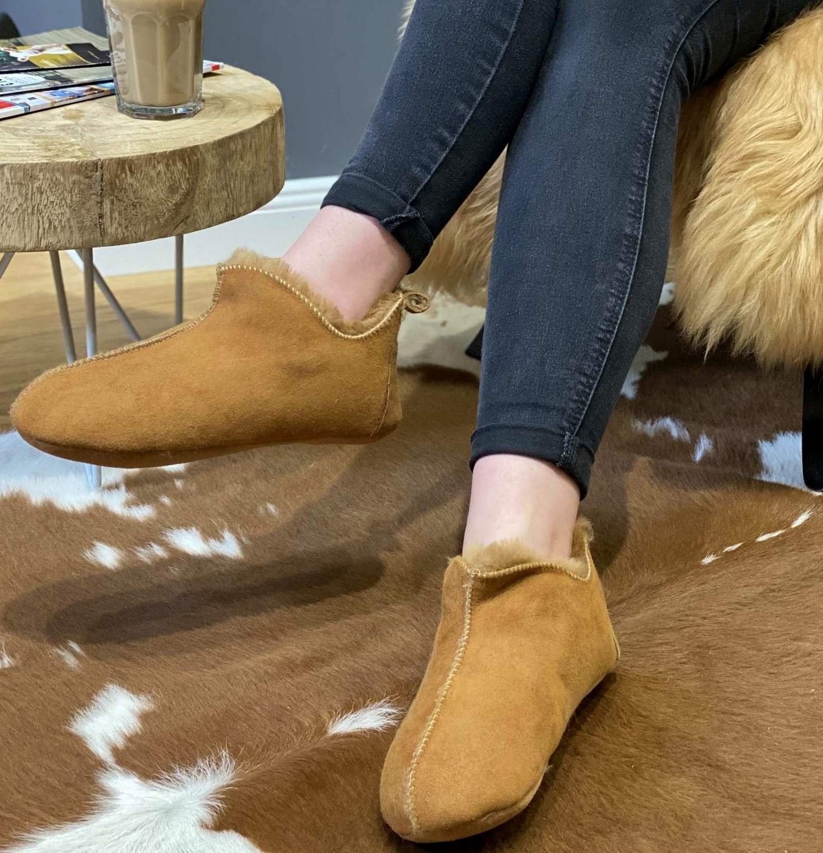 Hollert Bali Fellschuhe Echtleder Bettschuhe Merino Schaffell Hüttenschuhe