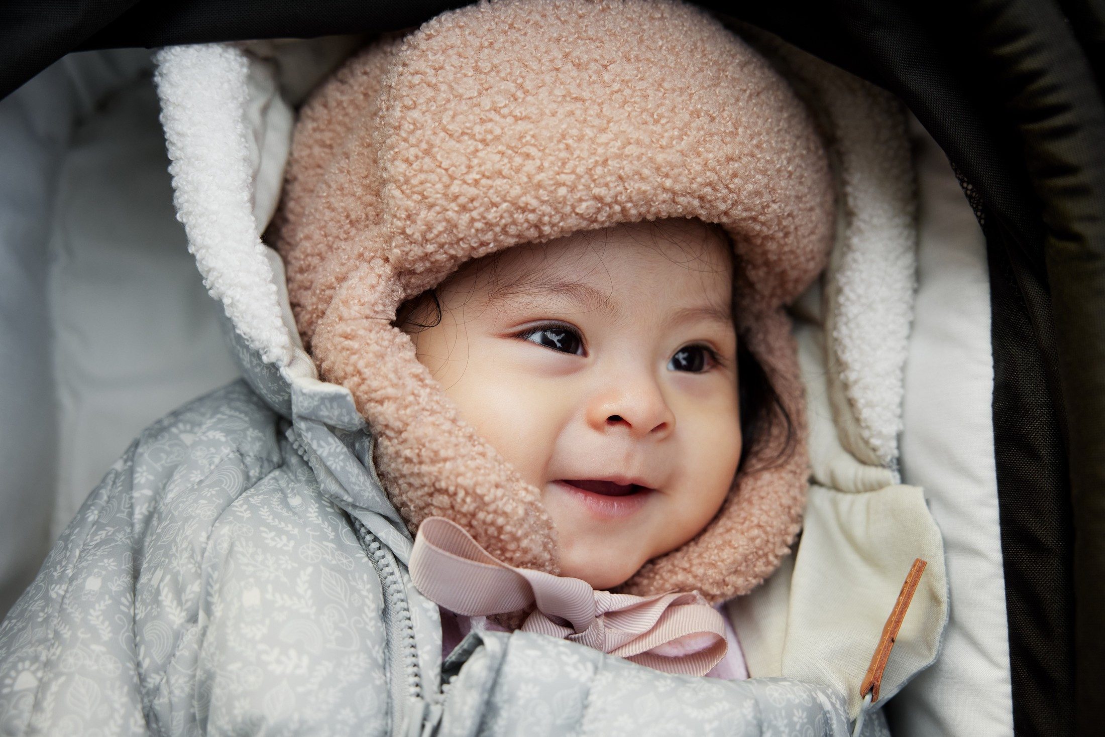 Elodie Ohrenmütze Elodie Details – Winter Babymütze gefüttert -Pink Bouclé, Kopf 50-53cm (1-St)