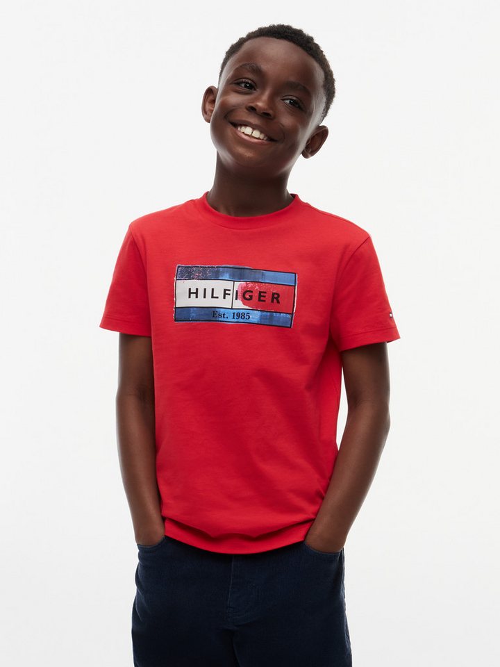 Tommy Hilfiger T-Shirt HILFIGER FLAG GRAPHIC TEE Rundhalsausschnitt, Regular Fit, Kinder bis 16 Jahre