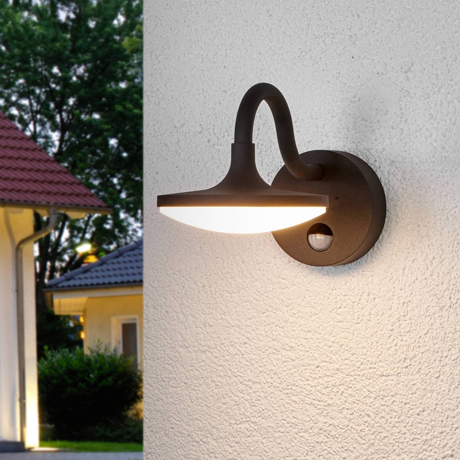 Lucande Außen-Wandleuchte Finny, 1 x 8,6 W LED, warmweiß