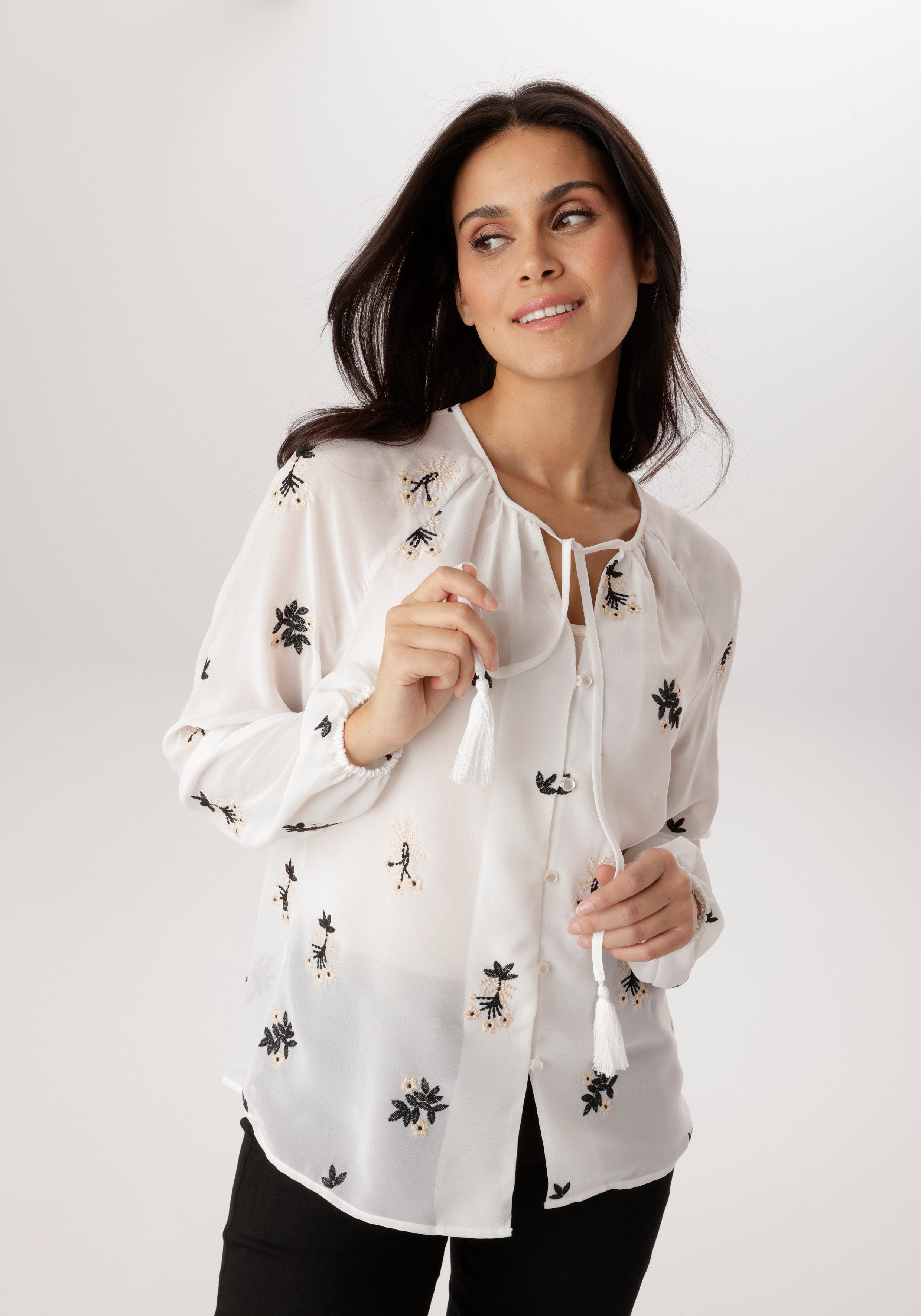 Aniston SELECTED Chiffonbluse mit modischer Blumenstickerei