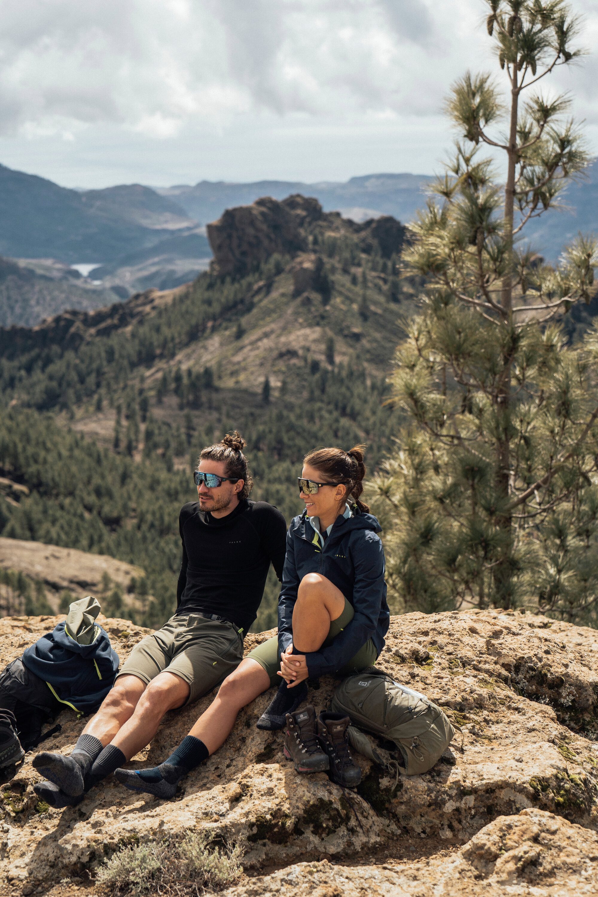 FALKE Sporthose (1-tlg) winddicht & wasserabweisend