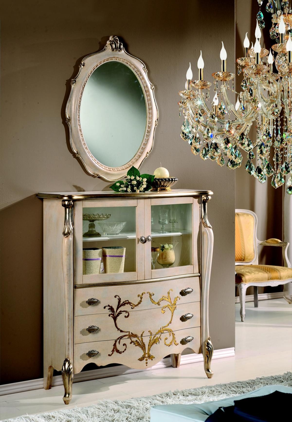 Kommode Elegantes Barock Sideboard aus Italien mit regalem Design