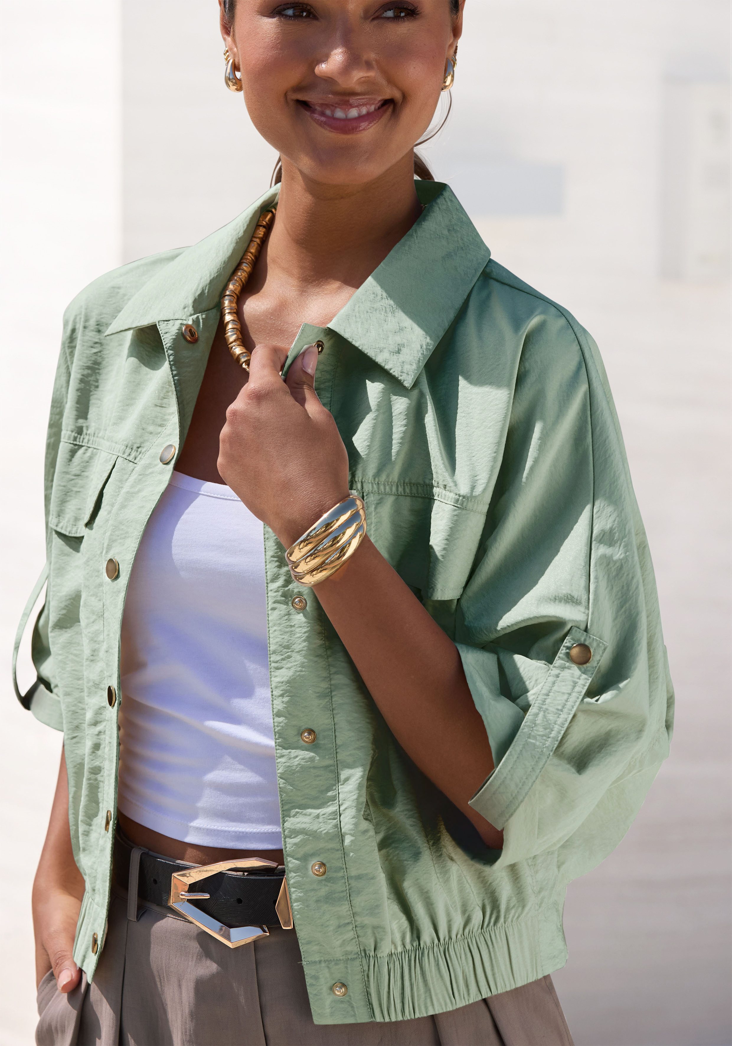 LASCANA Blouson aus leichter Webware mit 3/4-Ärmeln Sommerjacke, leichte Übergangsjacke, Safarijacke, kurze Blousonjacke