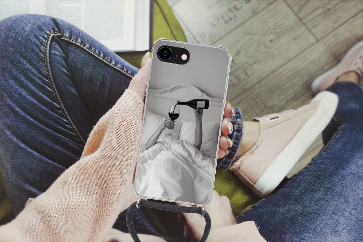 MuchoWow Handyhülle für Apple iPhone 8 Laken - Arme - Wein - Glas, Tragbare Handyhüllen mit Kette zum umhängen, Handykette Handyband