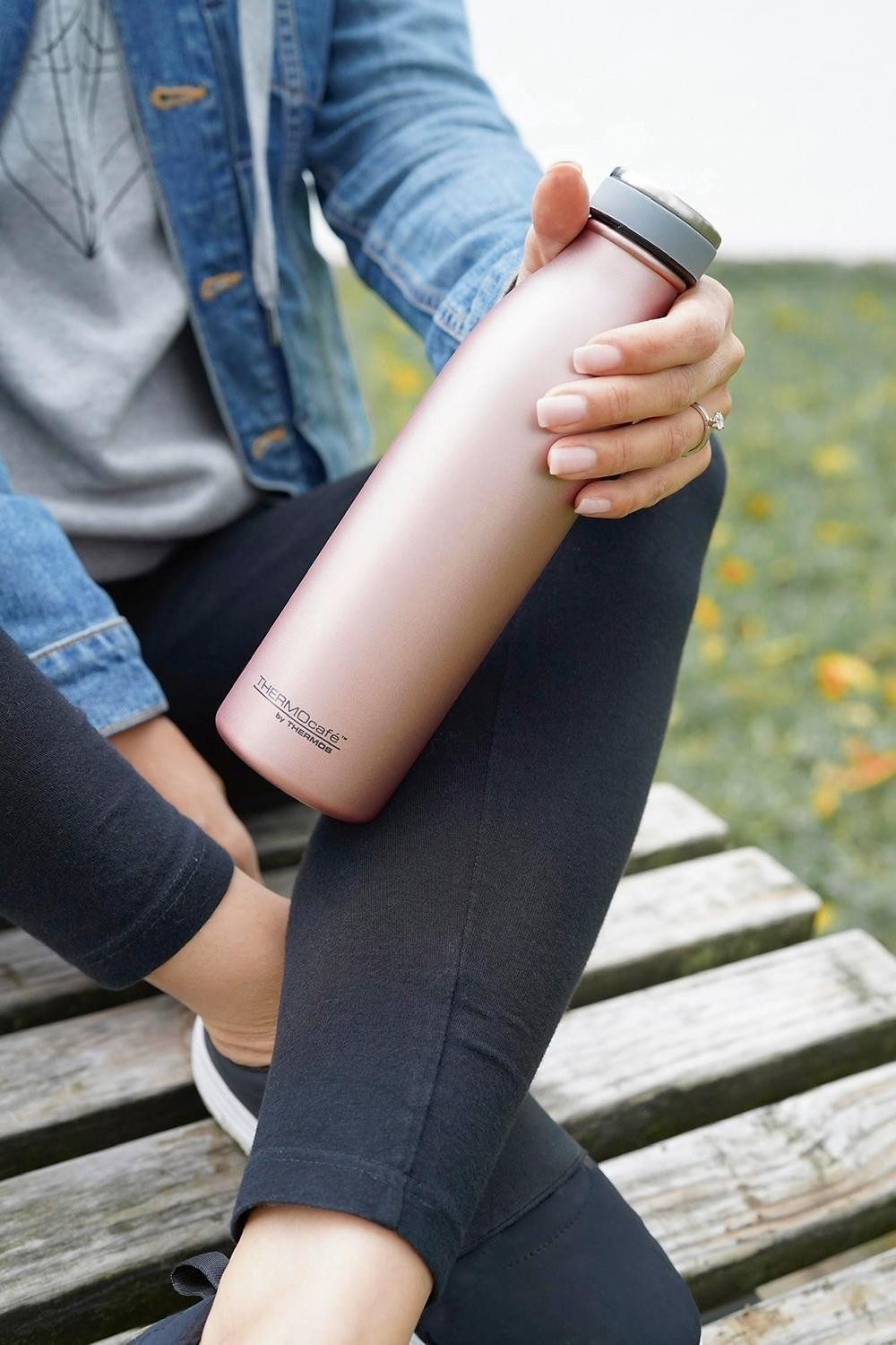 THERMOS Isolierflasche THERMOCAFE, 500 ml, Rosegoldfarben matt, Edelstahl, Auslaufsicher, 24 Stunden kalt, 12 Stunden warm