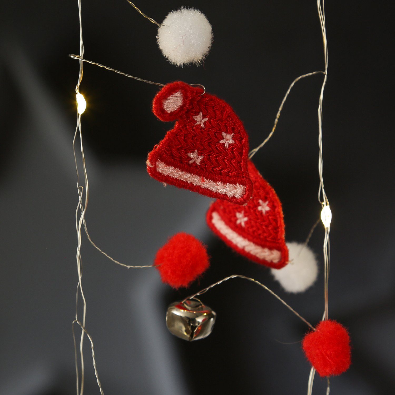MARELIDA LED-Lichterkette Weihnachtsmütze Zipfelmütze Pompons Glöckchen 1,9m Weihnachtsgirlande, 20-flammig