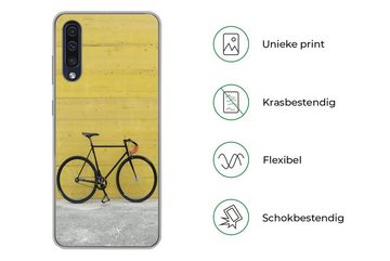 MuchoWow Handyhülle Ein Rennrad vor einem industriellen Hintergrund, Handyhülle Samsung Galaxy A30s, Smartphone-Bumper, Print, Handy