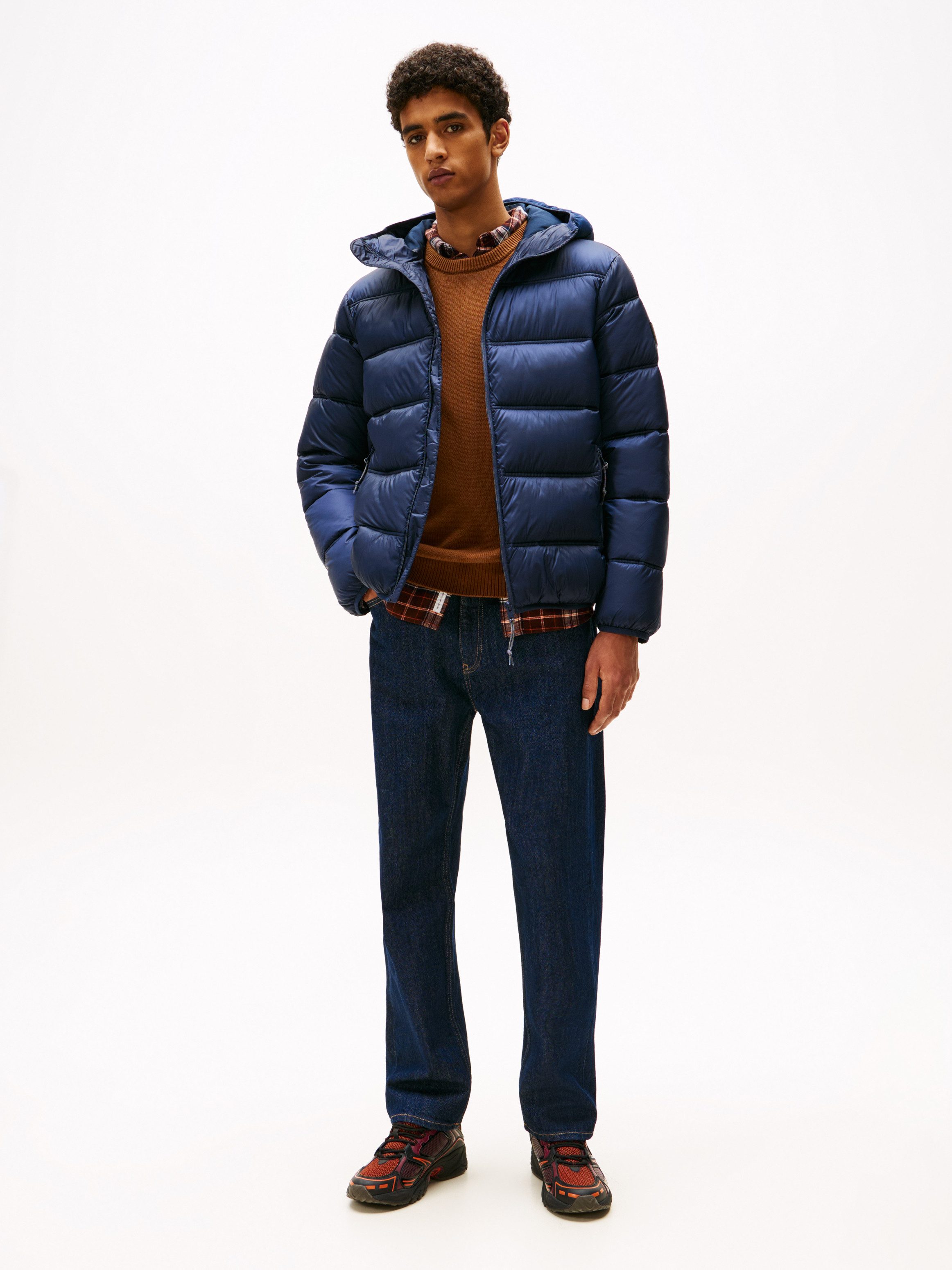Tommy Jeans Steppjacke HOODED LOGO PUFFER Winterjacke Steppjacke W Regular fit mit Rundhalsausschnitt