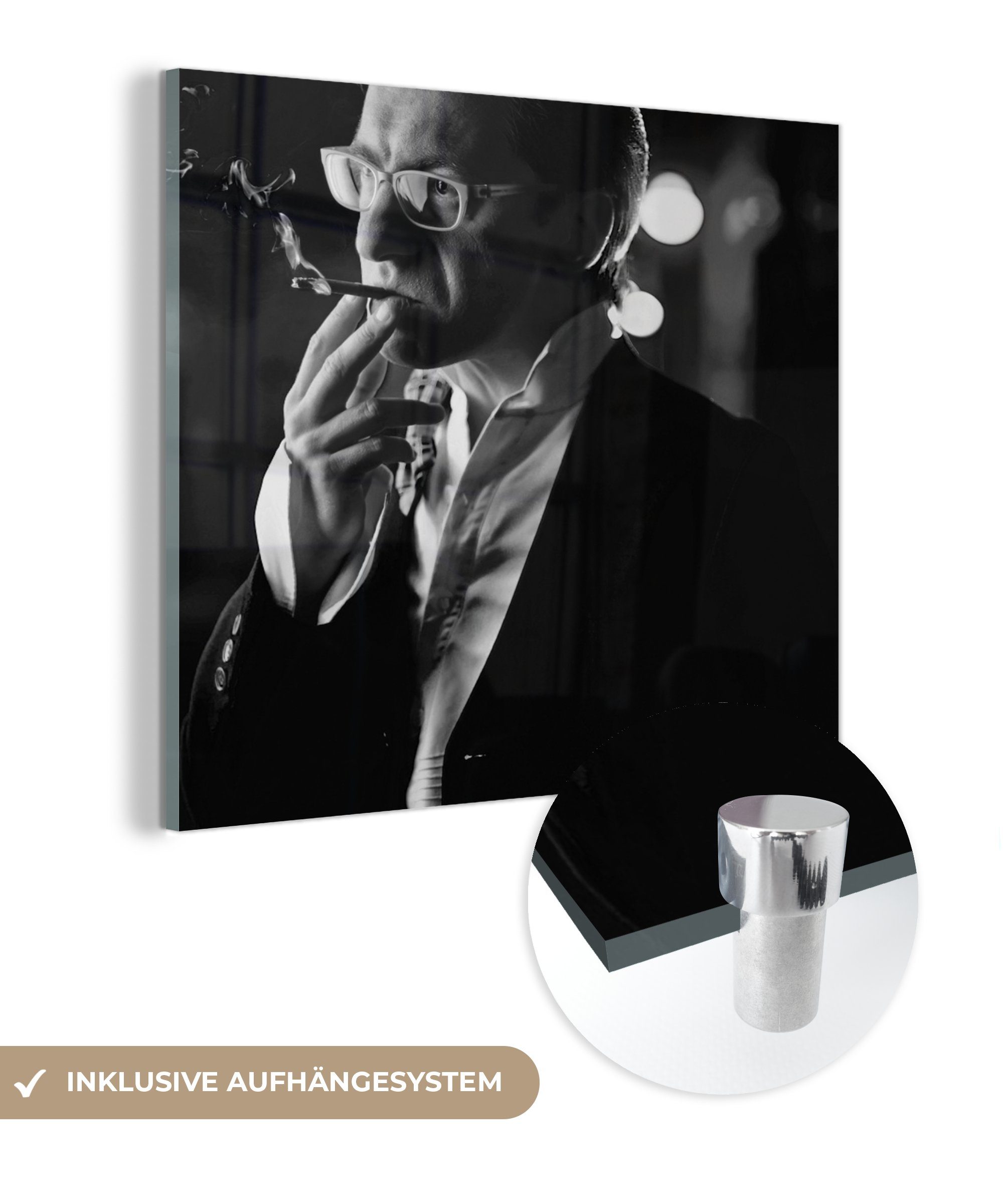 MuchoWow Acrylglasbild Mann raucht eine Zigarette, (1 St), Glasbilder - Bilder auf Glas Wandbild - Foto auf Glas - Wanddekoration