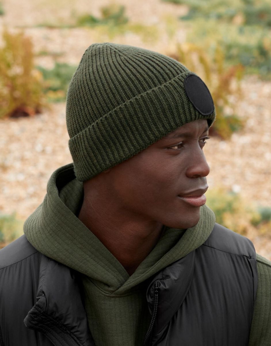 Beechfield® Bommelmütze Circular Fashion Patch Beanie 1-lagig gestrickt