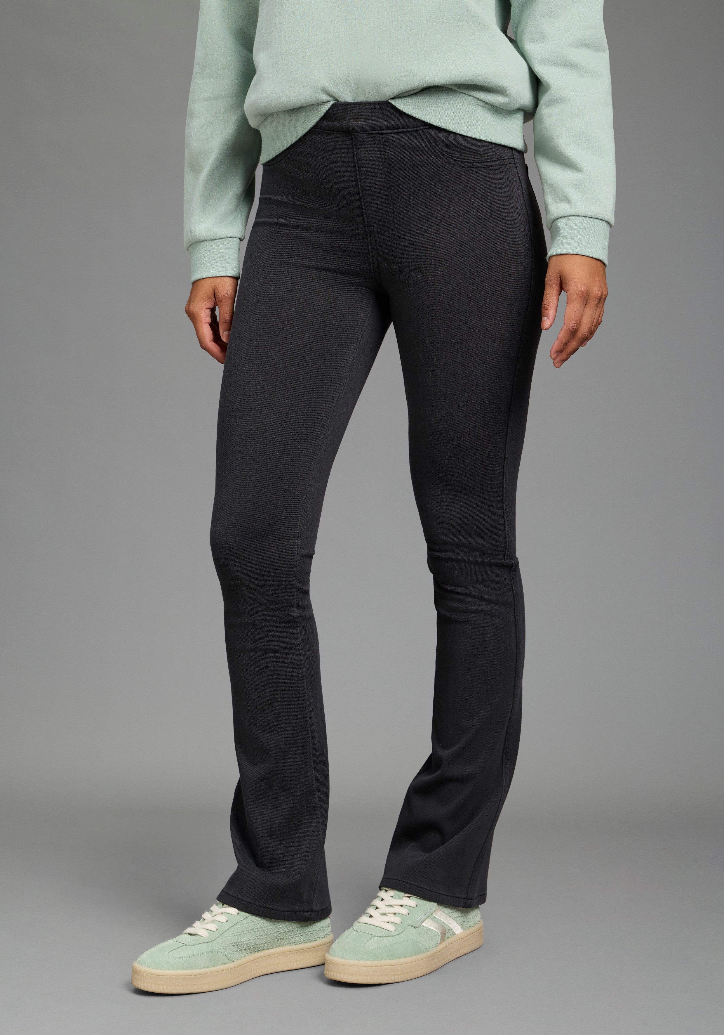 Arizona Jeansjeggings im 4 Way Stretch, Quer- und Längselastisch, Bootcut sehr schmale Passform, Bootcut-Beinform, normale Leibhöhe