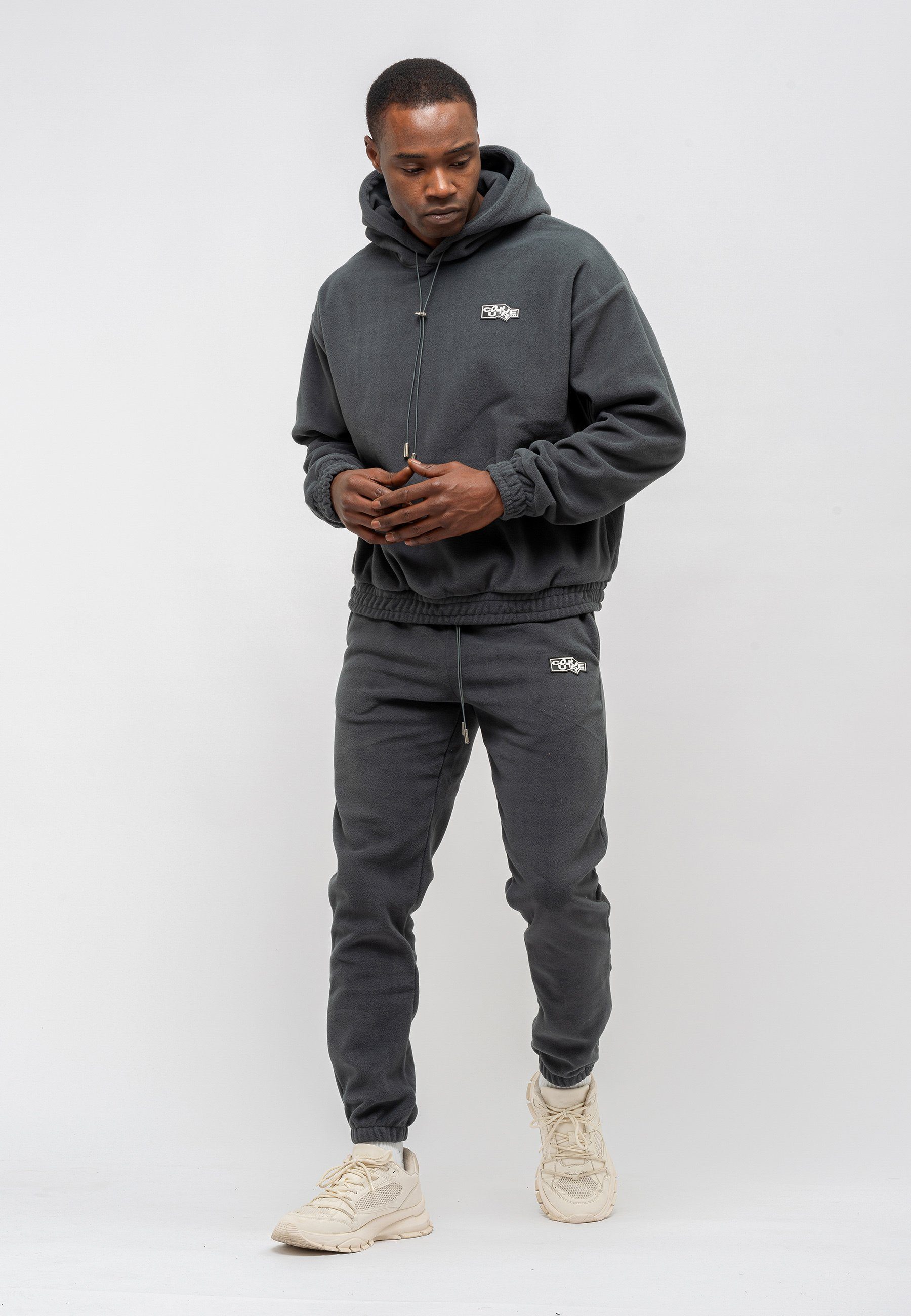 Tom Barron Trainingsanzug Tom Barron Tracksuit With Fleece Fabric Patch Logo, mit modernem Design