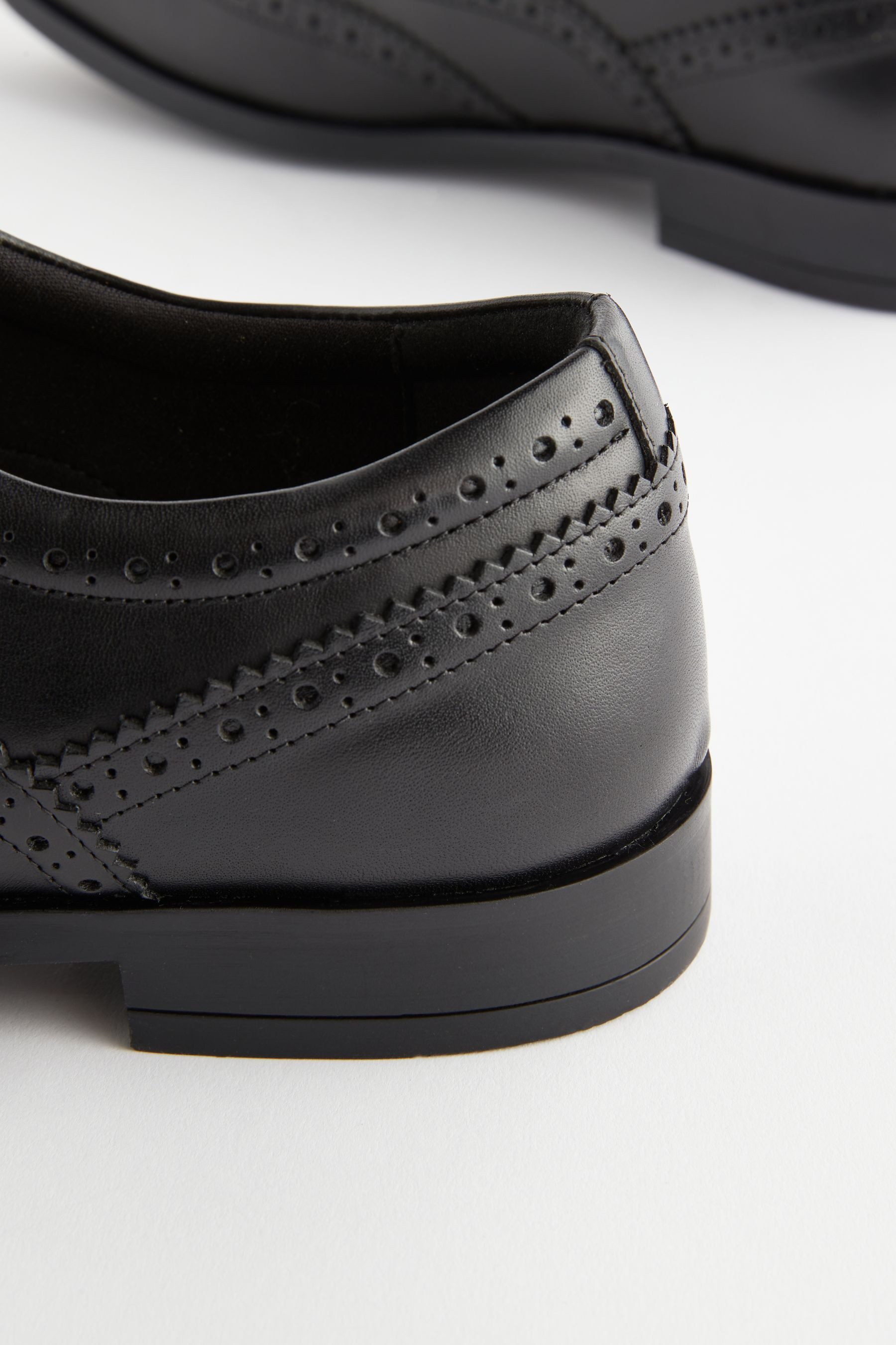 Next Oxford-Brogues aus Leder, weite Passform Budapester