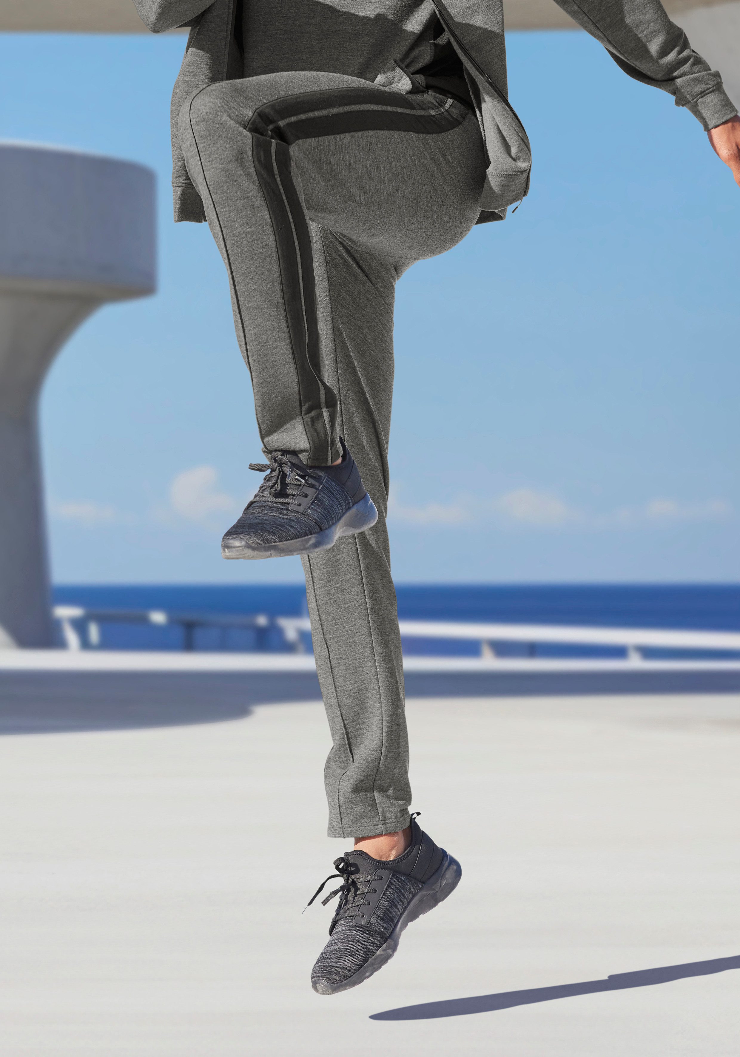 AUTHENTIC LE JOGGER Jogginghose mit seitlichen günstig online kaufen