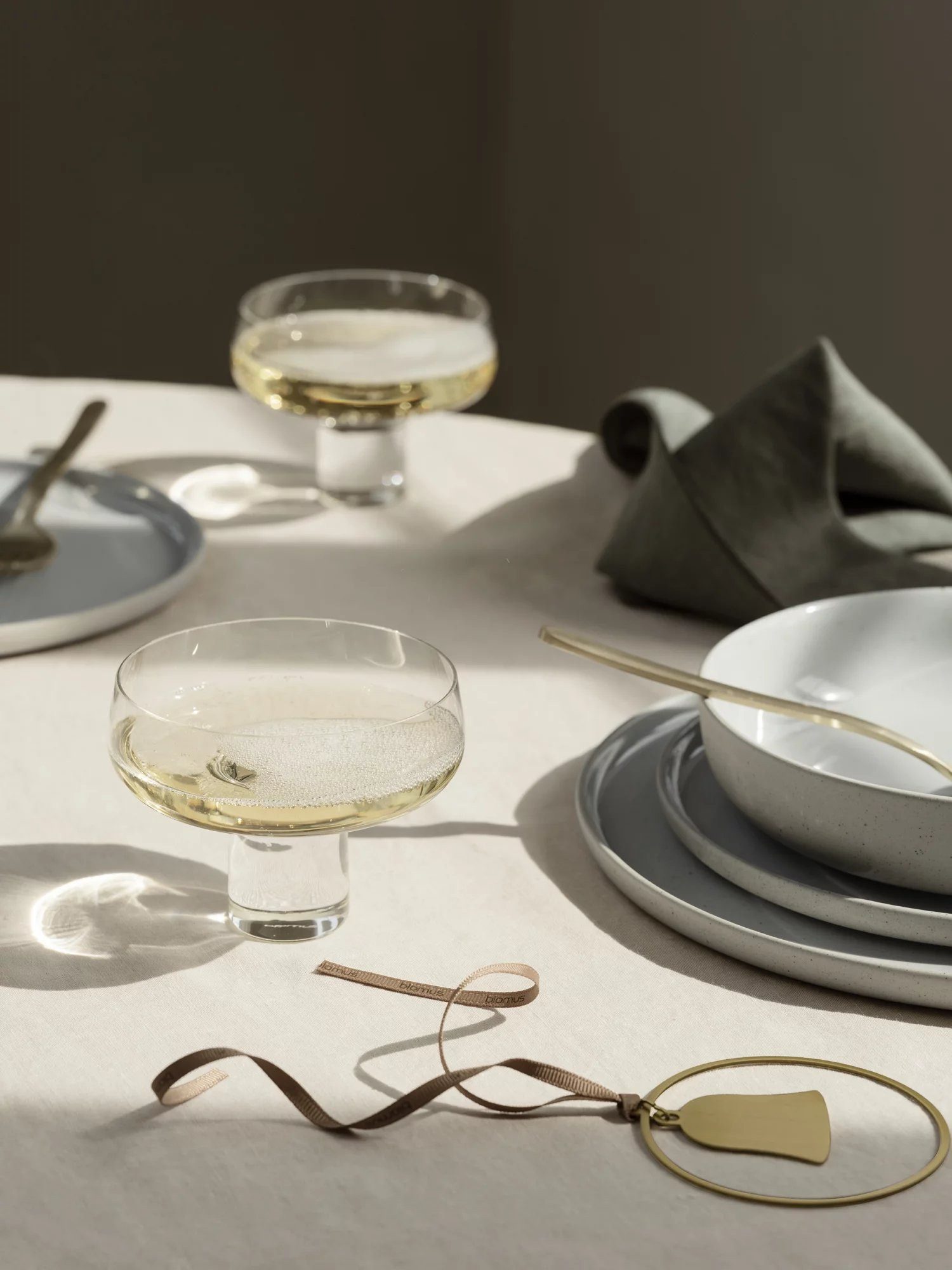 blomus Glas -KOYOI- Mundgeblasene Gläser: Japanisches Design, Champagnerschale, 90ml, Mundgeblasen, Designer, Transparent, Eisboden