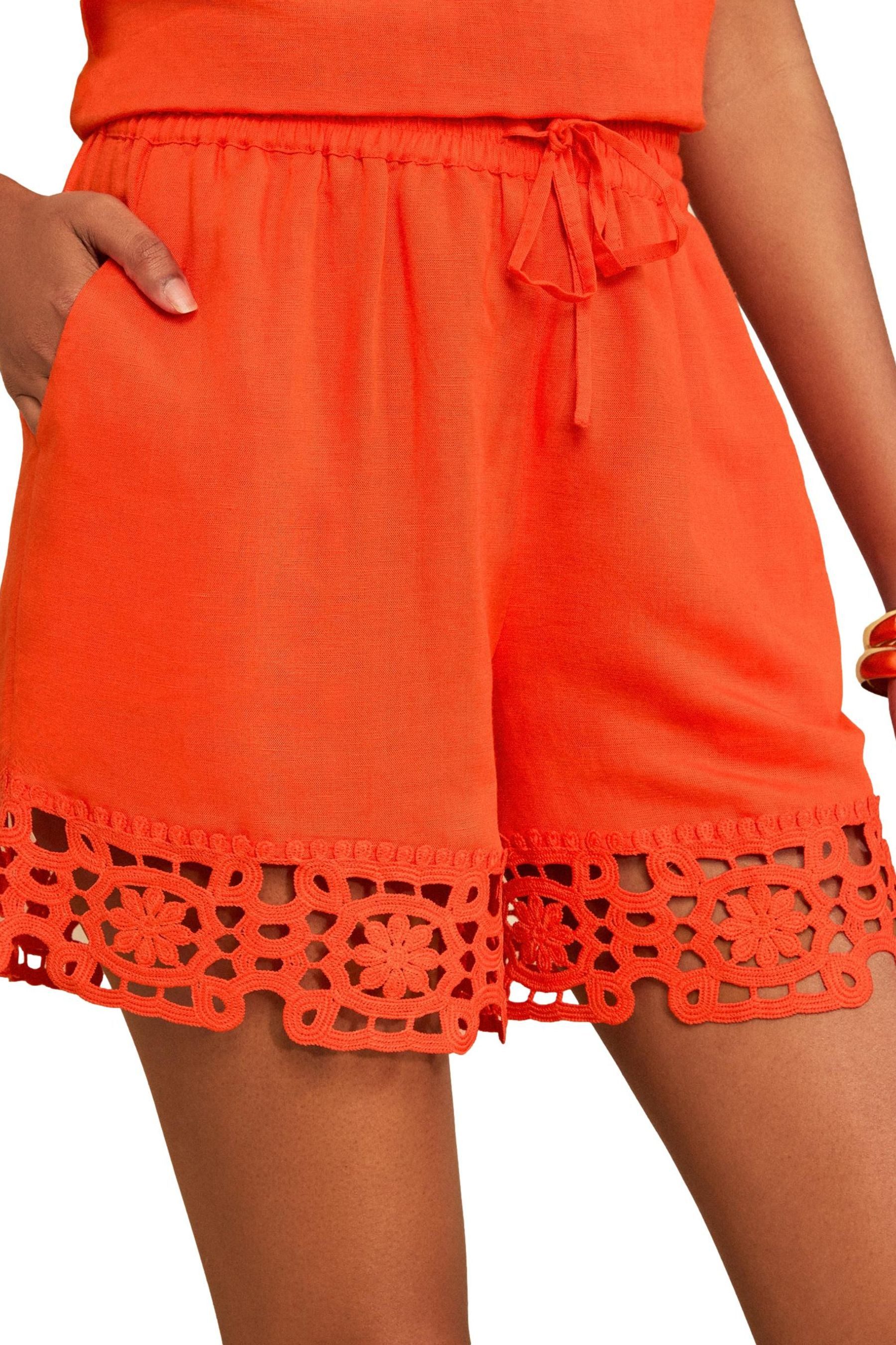 Love & Roses Shorts Love & Roses Shorts mit Häkelbesatz (1-tlg)