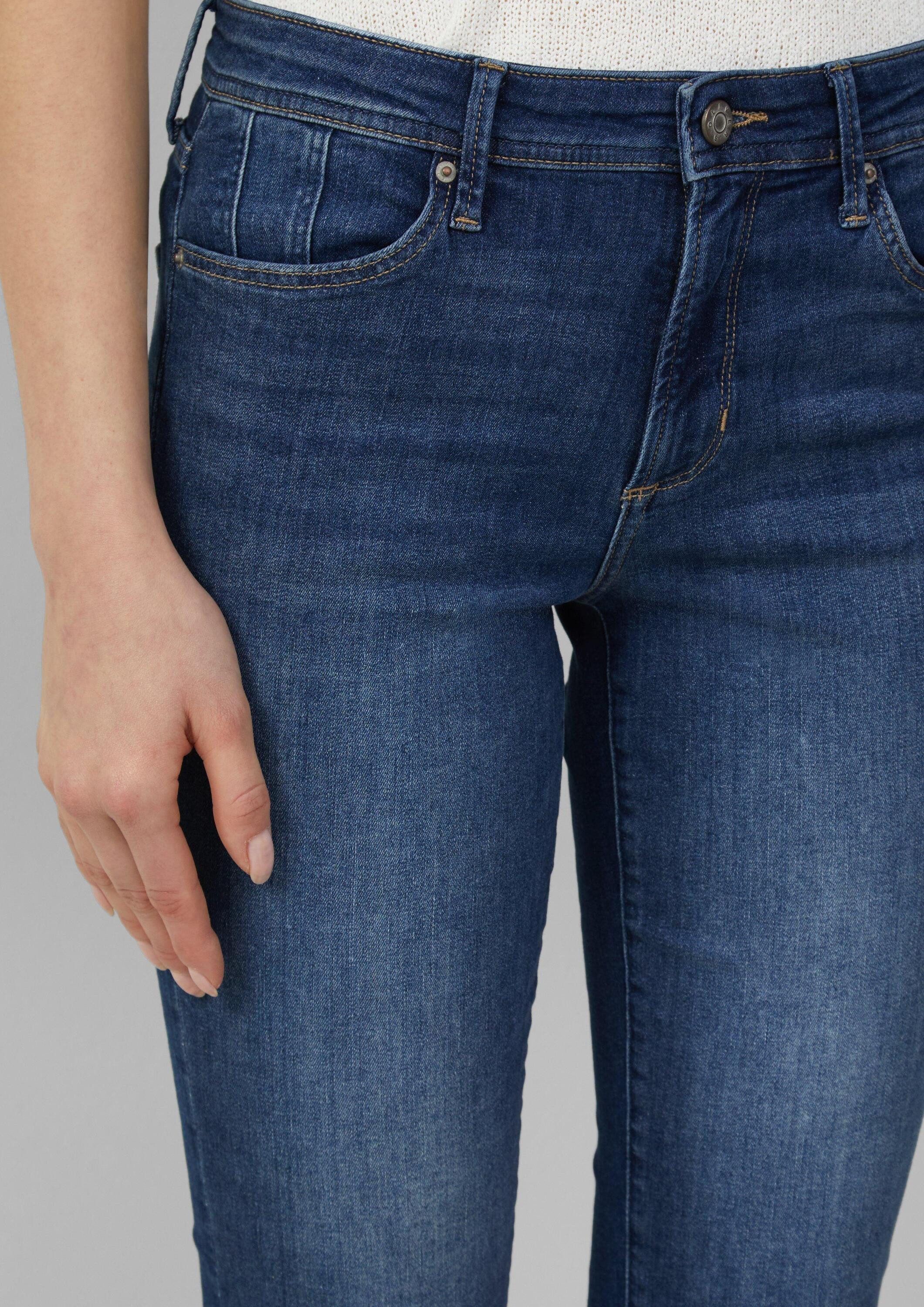 s.Oliver Slim-fit-Jeans Jeans-Hose BETSY Capri-Jeans Betsy / Slim Fit / Mid Rise / Slim Leg / Schlitz