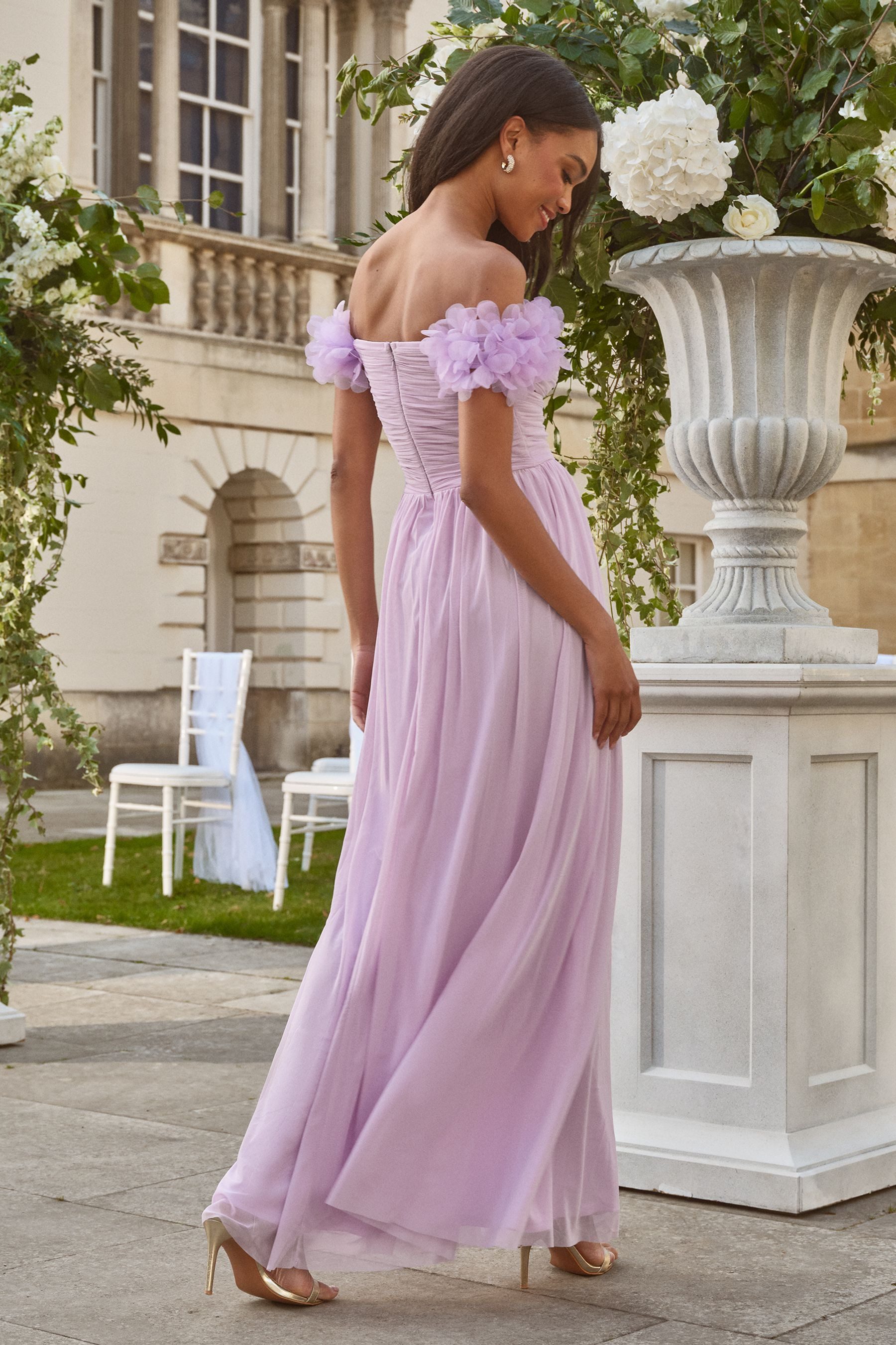 LIPSY Maxikleid Schulterfreies Maxikleid mit 3D-Blumen, Brautmode (1-tlg)