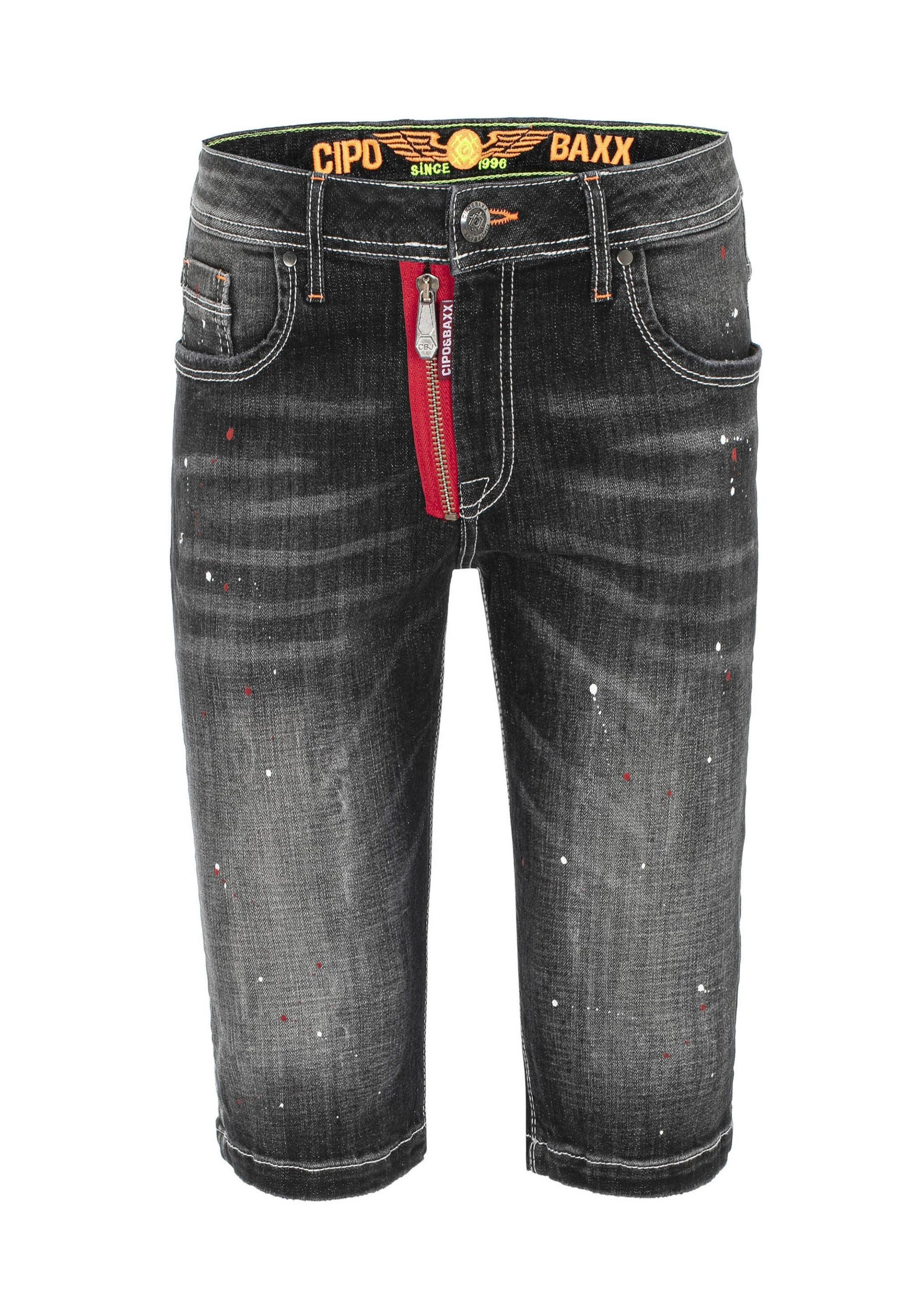 Cipo & Baxx Jeansbermudas Bermuda & Short mit trendigen Farbklecksen, CK240