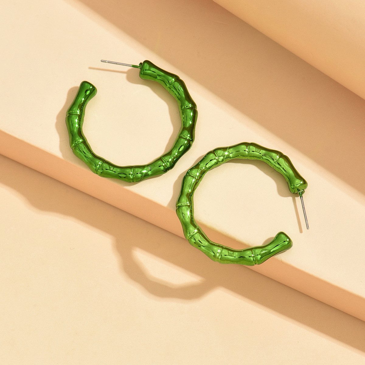 KARMA Paar Creolen rund Acryl Ohrringe bunt 3,8 cm Damenohrringe (Pink Grün Blau Rot Schwarz Gold Silber, 2-tlg., Damencreolen modern Geschenk für Sie), Ohrschmuck Kreolen Damenschmuck