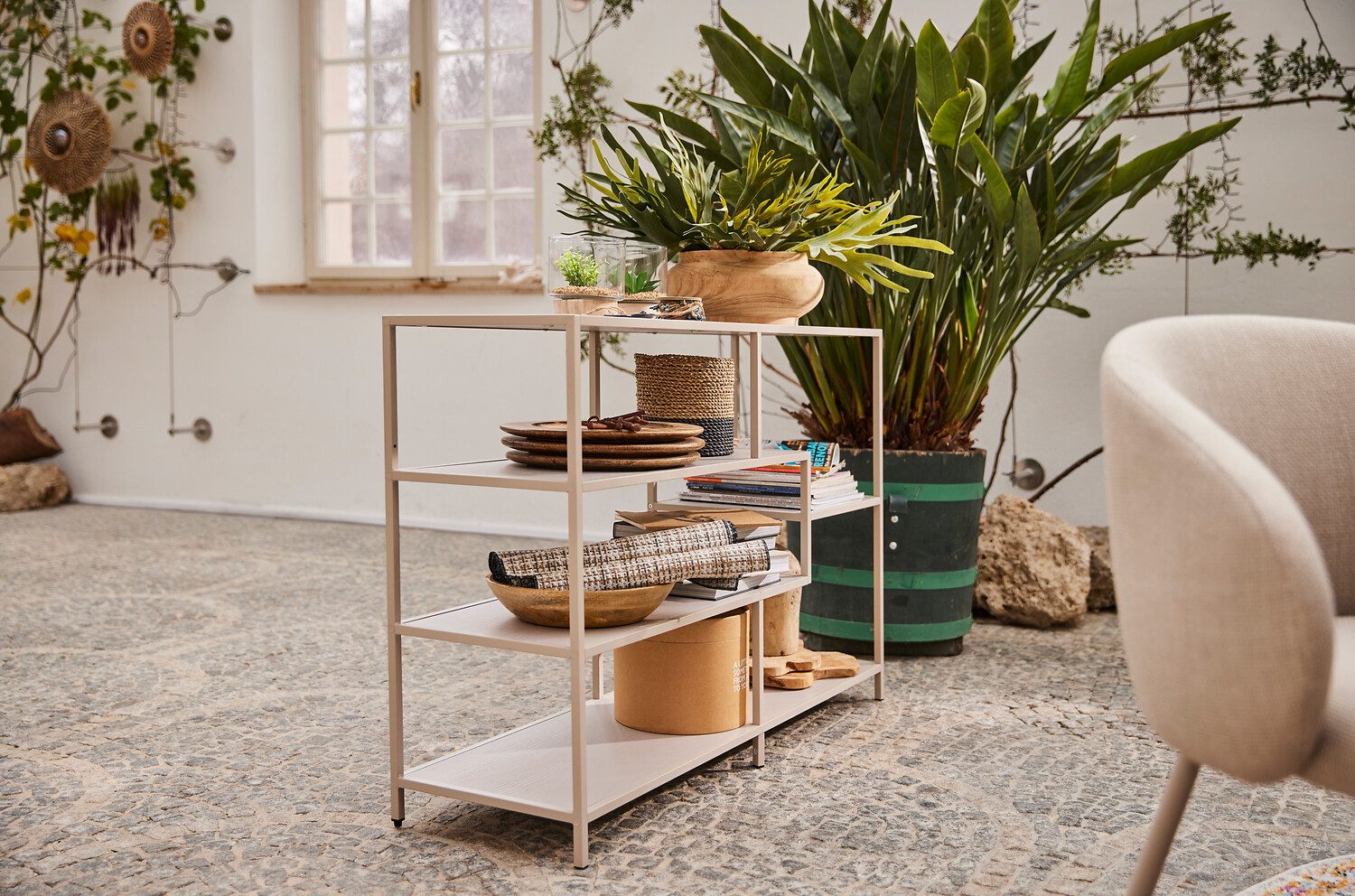 ACTONA GROUP Bücherregal Regal Seaford - Bücherregal & Raumteiler, modern, Metall, Asymmetrisch, stabil & viel Stauraum für Wohnzimmer oder Büro