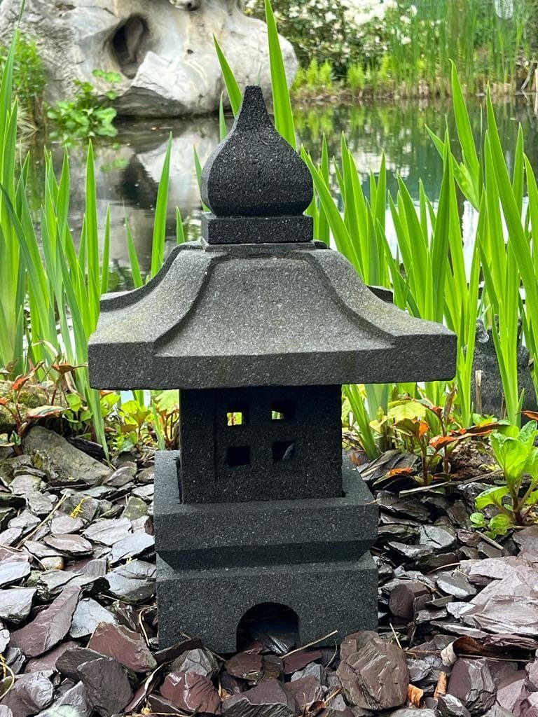 Oki – III, mit Lavastein ein Gartenfigur IDYL Naturprodukt leichten Lavastein Einschüssen Gata Laterne