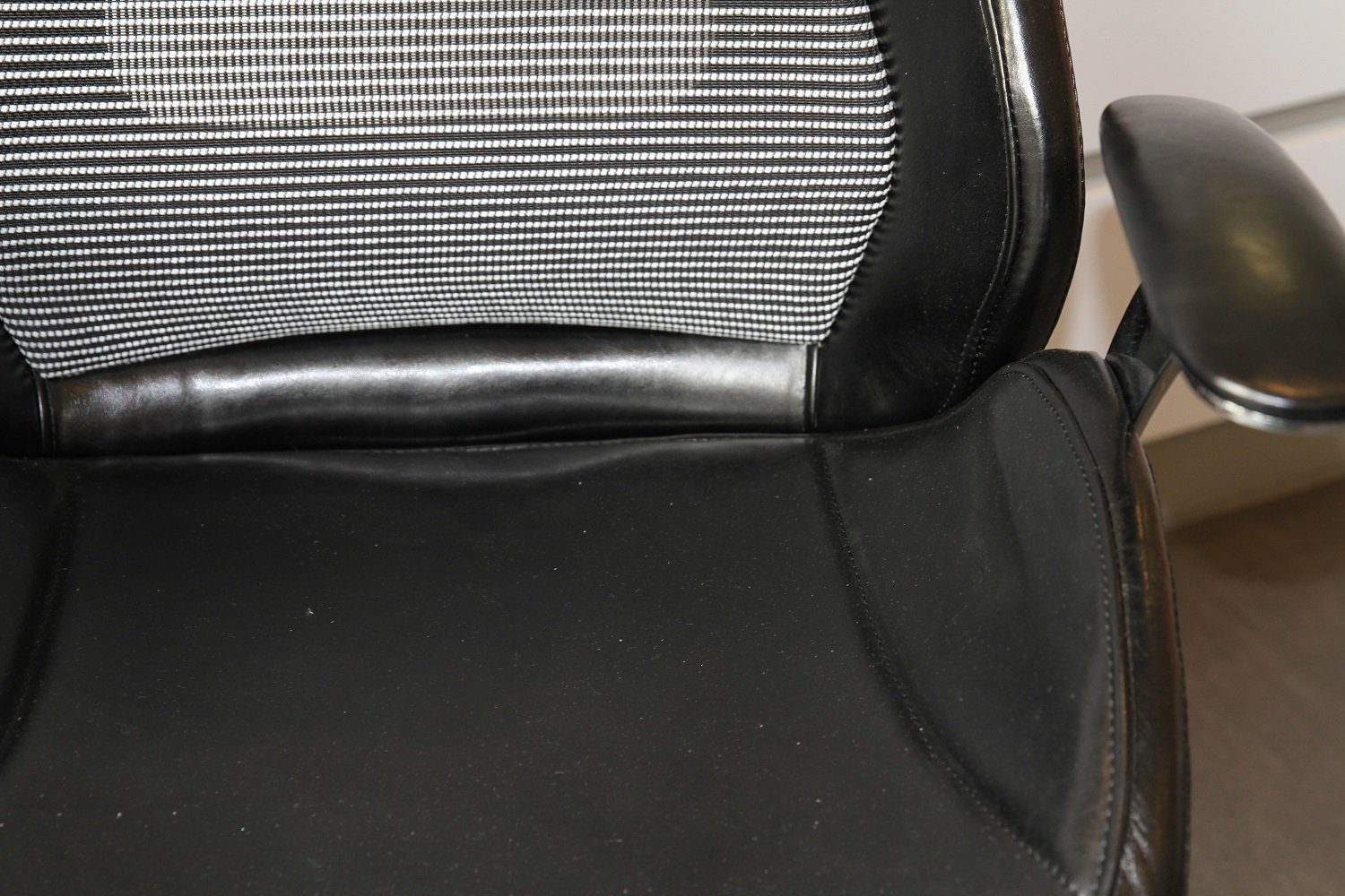 Drehstuhl mit Steelboxx Kunstleder GT2, und ergonomisch Bürodrehstuhl Kappnähten - schwarz Rückenflächen geformt Sitz- Sportautositz-Design (1),