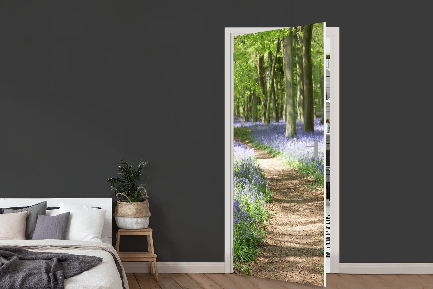 bedruckt, Weg Lila Matt, 75x205 (1 St), Tür, Türaufkleber, - für cm Türtapete Grün Wald Natur, Fototapete - MuchoWow - Blumen - -