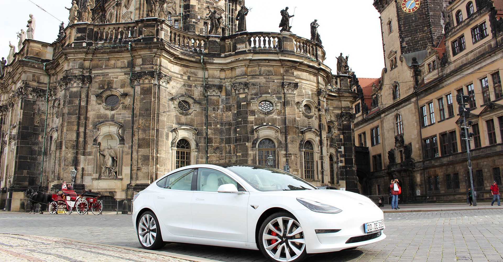 mydays Erlebnisgutschein Tesla Model 3 Performance mieten Dresden (1 Tag), Tesla Model 3 Performance: Strom pur in Dresden