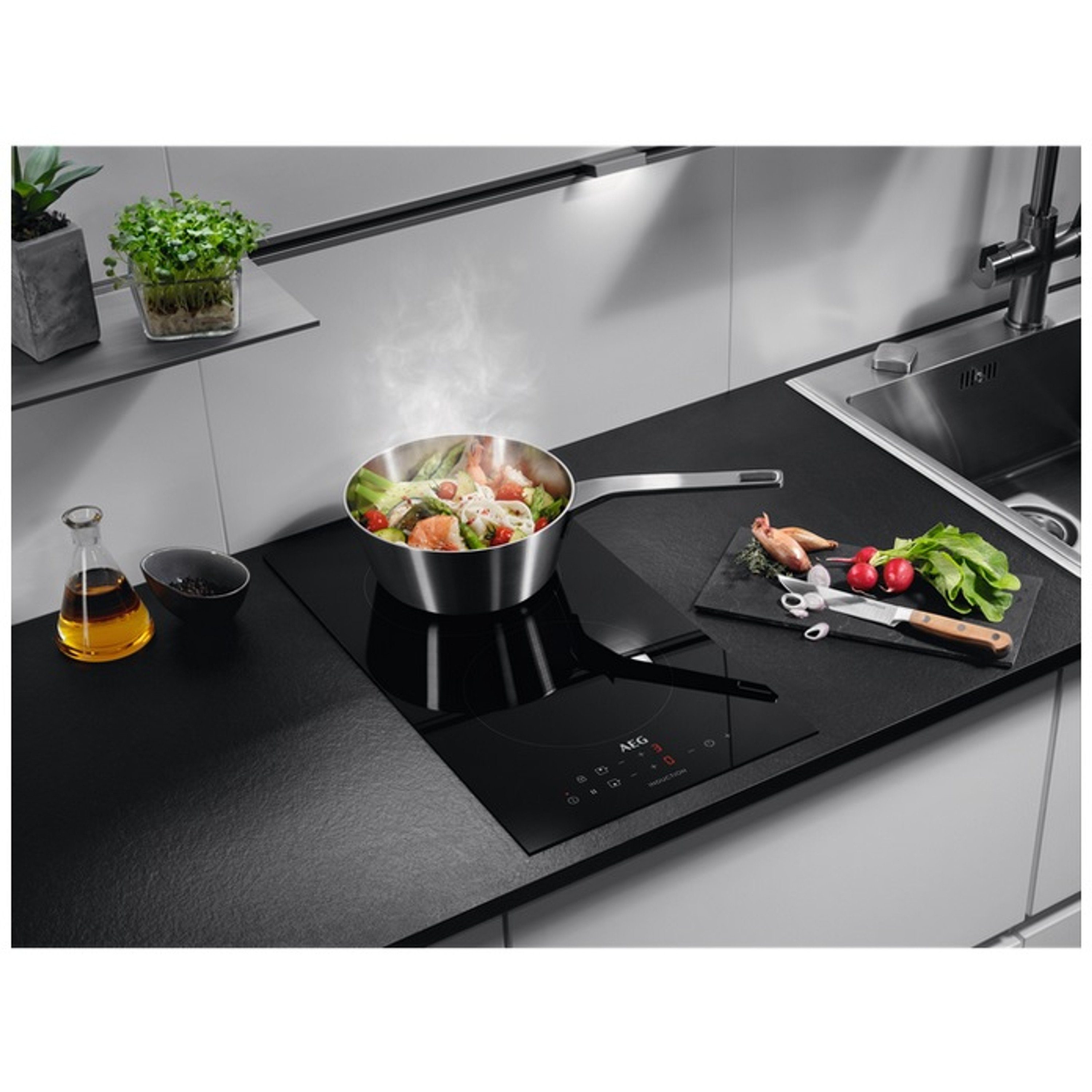 AEG Induktions-Kochfeld IKB32300CB, Power-Funktion, Pause-Funktion, OffSound Control