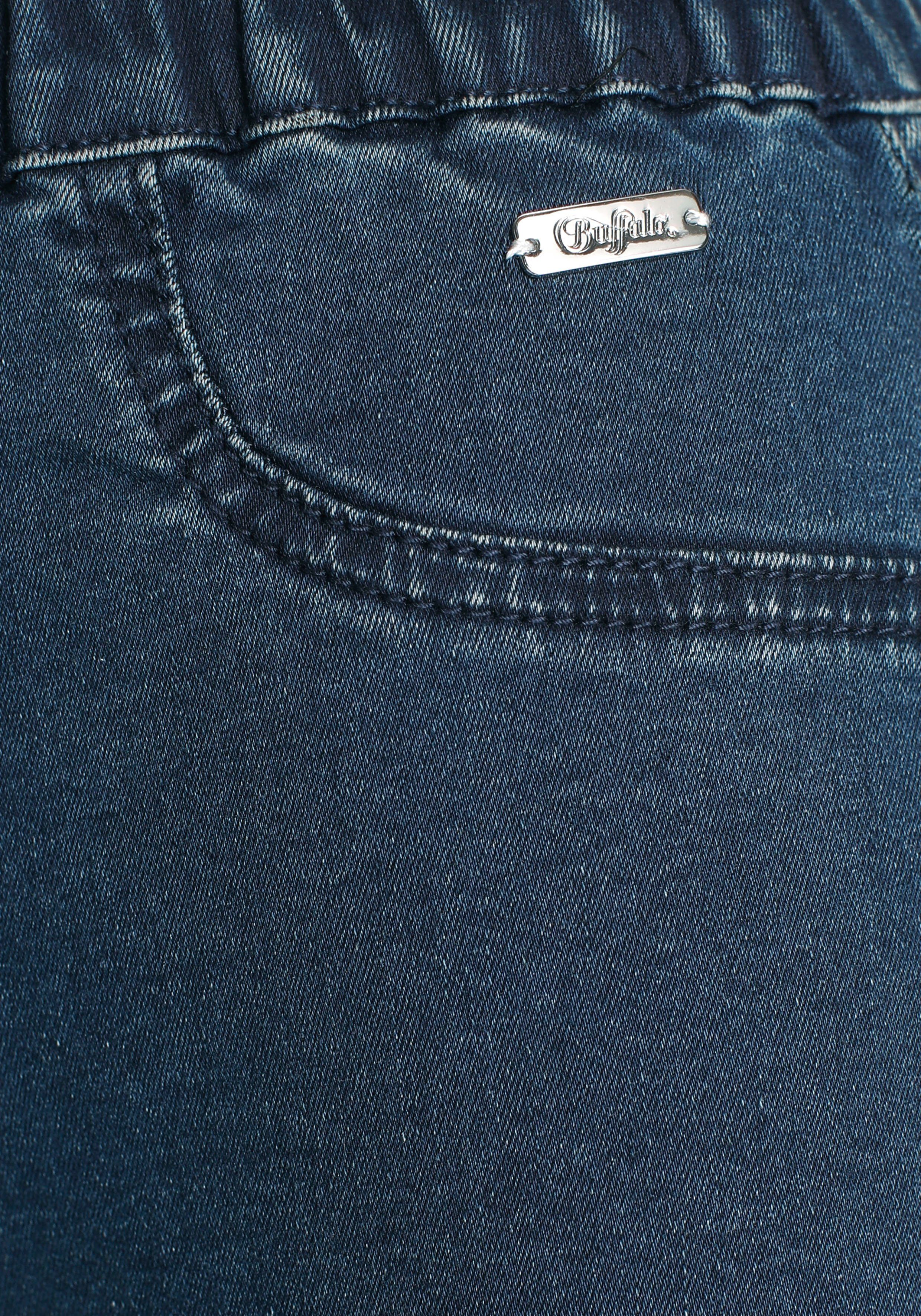 Buffalo Shorts in elastischem Denim mit zwei Gesäßtaschen