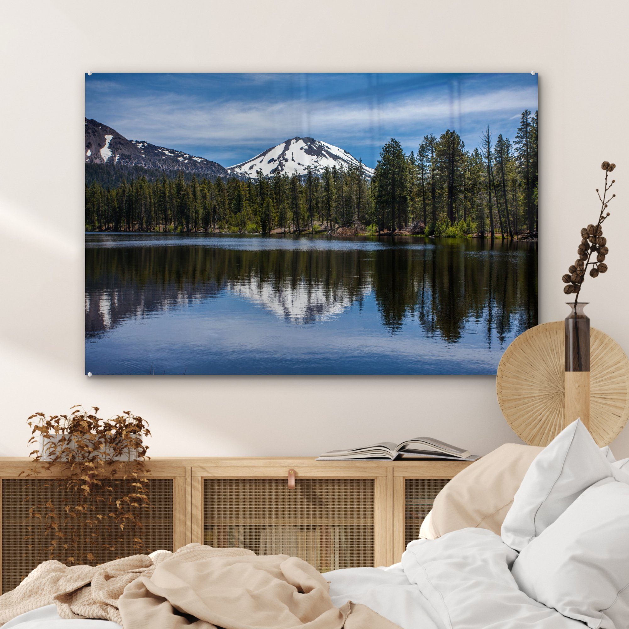 Acrylglasbilder National, schneebedeckten Acrylglasbild Spiegelung im (1 MuchoWow Lassen Schlafzimmer St), Wohnzimmer eines Berges & Volcanic