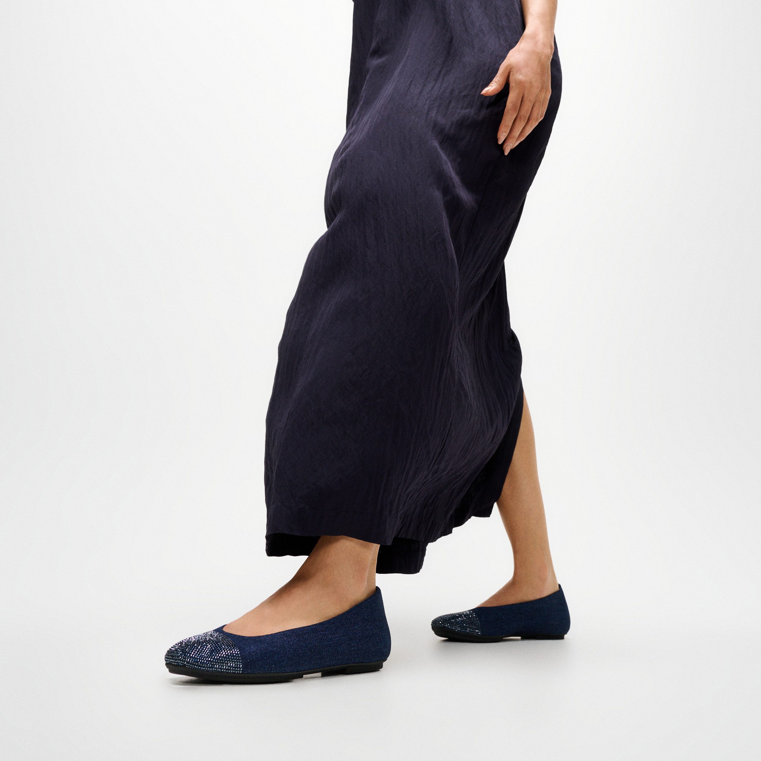 Fitflop DELICATO CRYSTAL CAP-TOE DENIM BALLET FLATS Ballerina Schlupfschuh, Businessschuh mit funkelnden Strasssteinchen besetzt