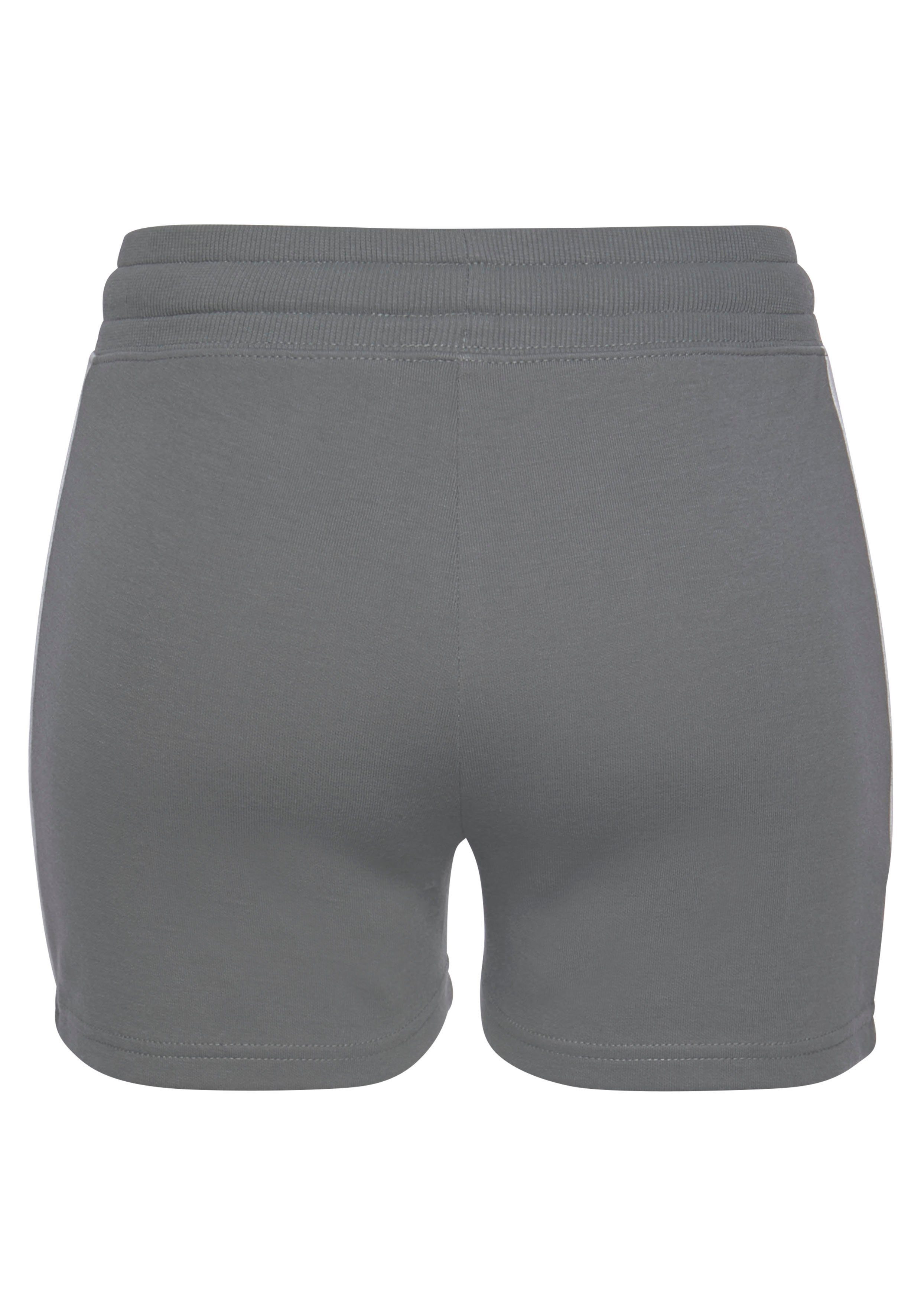 Bench. Loungewear Relaxshorts mit Seitenstreifen, Loungewear