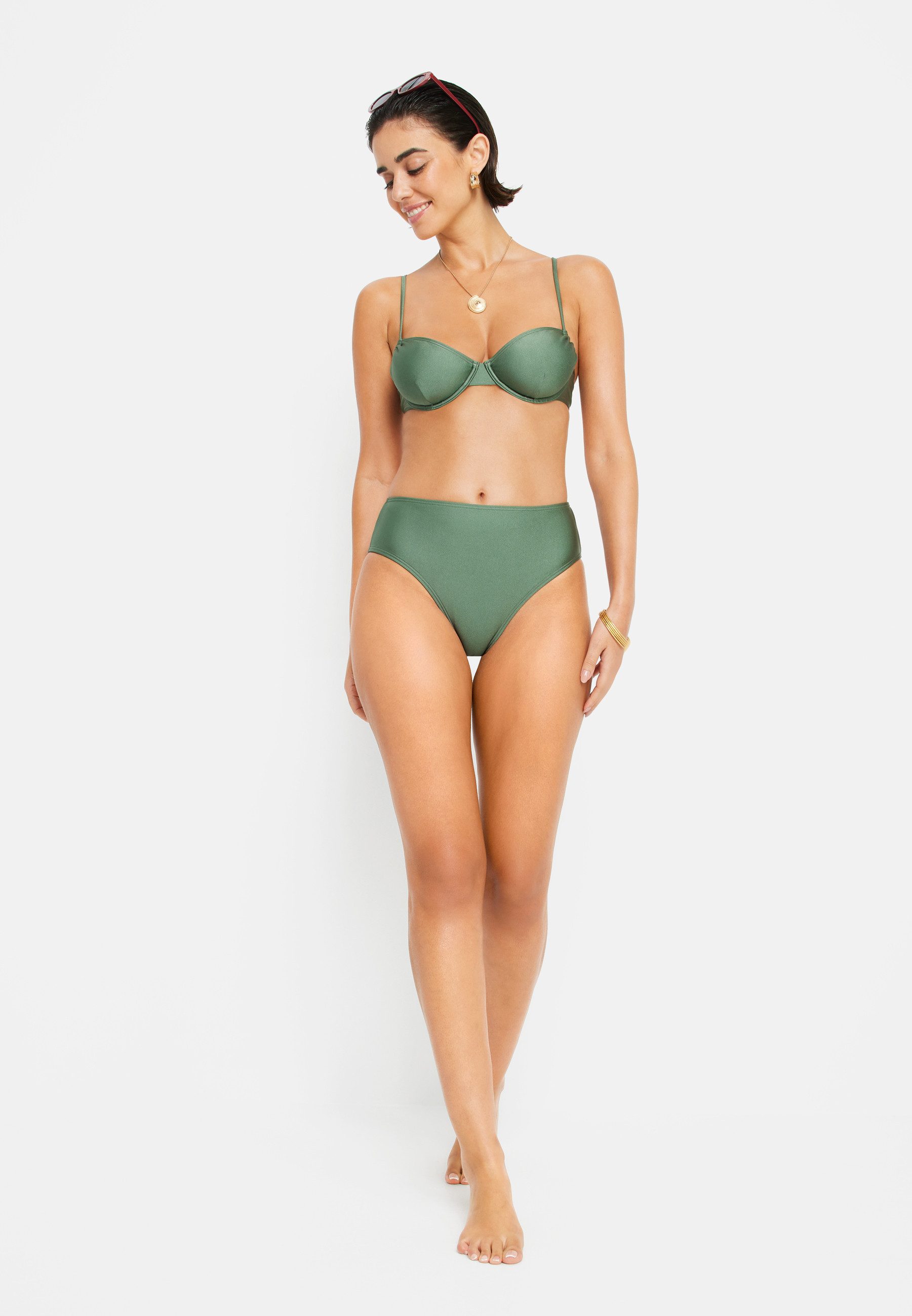 LSCN by LASCANA Bikini-Hose Nele mit glänzender Beschichtung – Bild 5 von 5