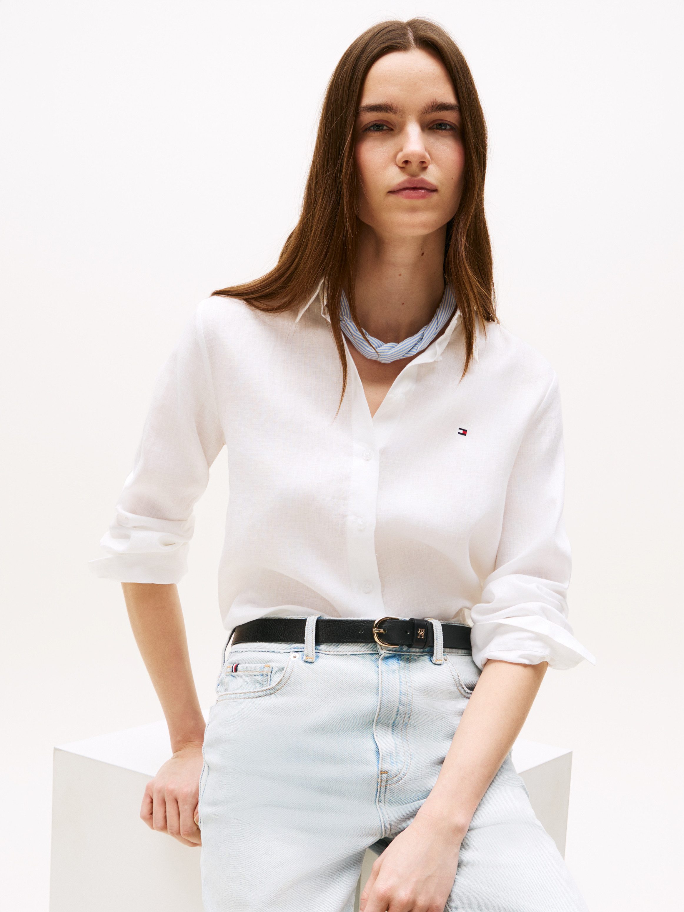 Tommy Hilfiger Hemdbluse ESS LINEN RELAXED SHIRT mit Logostickerei,kühlendes Premium Leinen