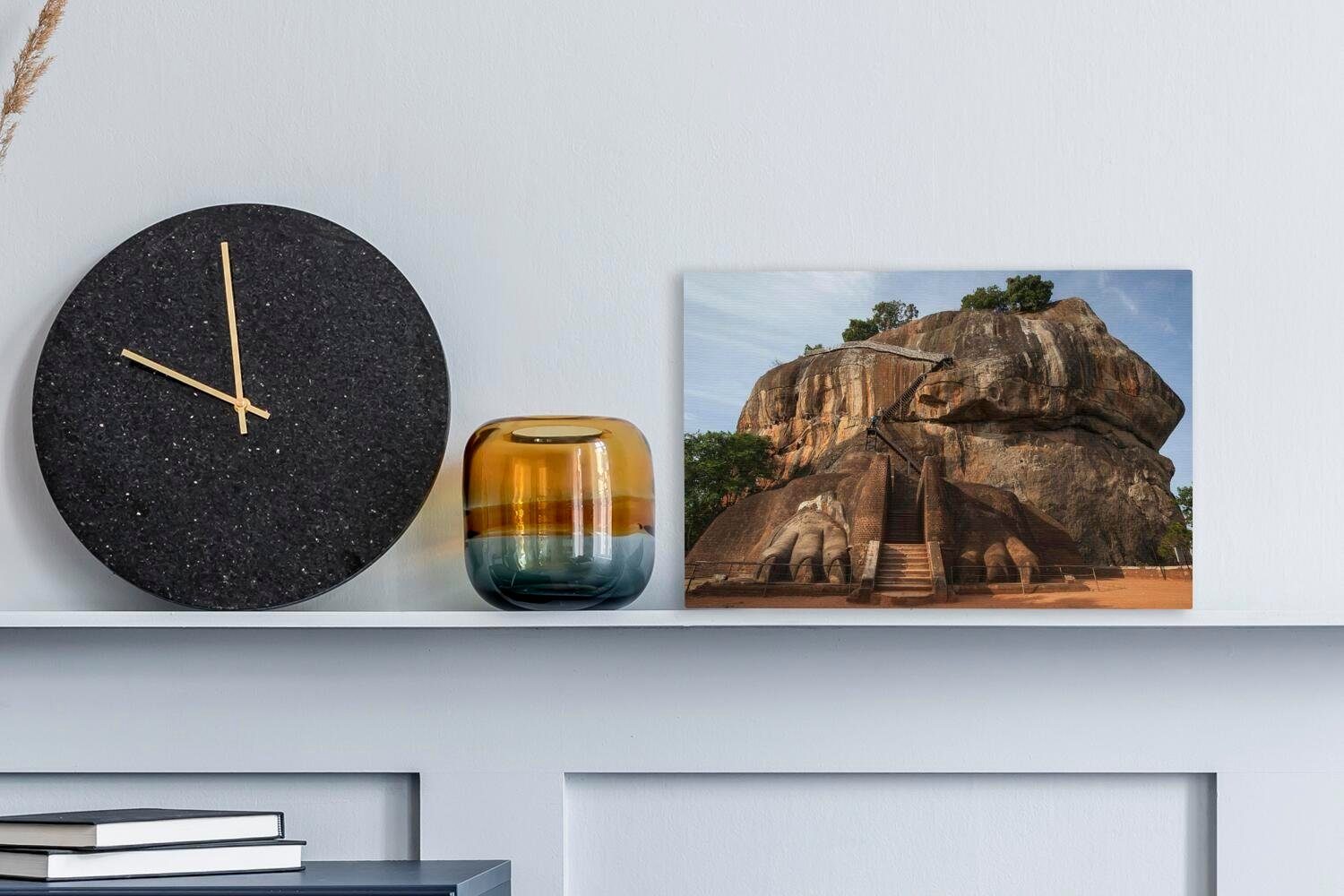 Löwenfelsen, Sigiriya-Felsen Aufhängefertig, Wanddeko, oder 30x20 dem OneMillionCanvasses® Die cm dem Leinwandbild Leinwandbilder, auf (1 Wandbild Löwentreppe St),