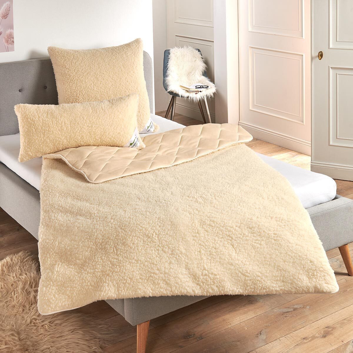 TRAUMSCHLAF Naturhaarbettdecke Duo Lisa, Füllung: 100% Schurwolle, Bezug: Bezug: 100% Wolle auf 100% Polyester, Füllung: 100% Schurwolle, besonders fein, wertvoll und anschmiegsam