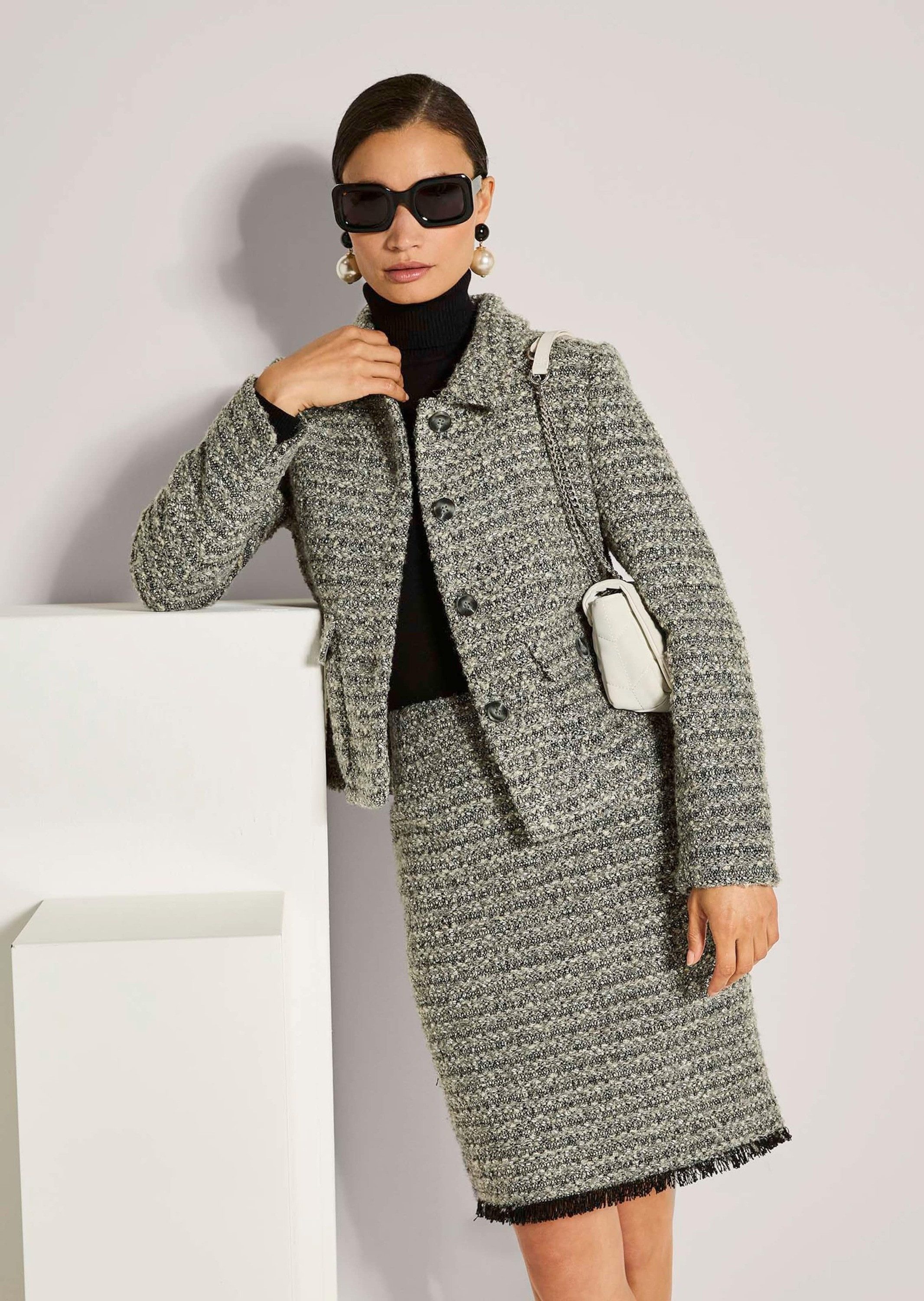 MADELEINE Kurzblazer Kurzblazer mit französischer Eleganz Strukturblazer mit Knopfleiste und langen Ärmeln