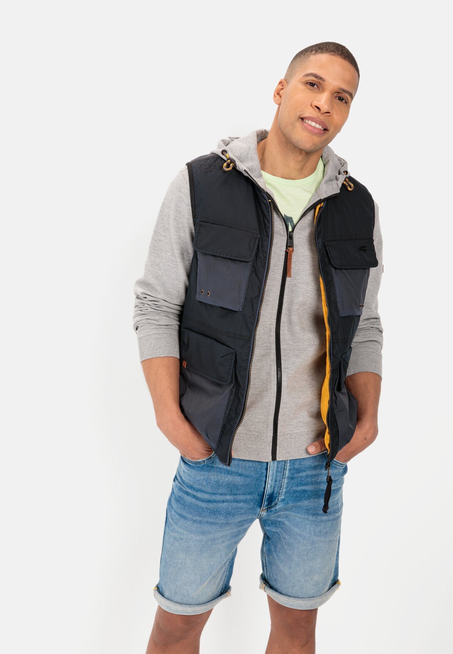 Funktionsweste mit aufgesetzten Taschen