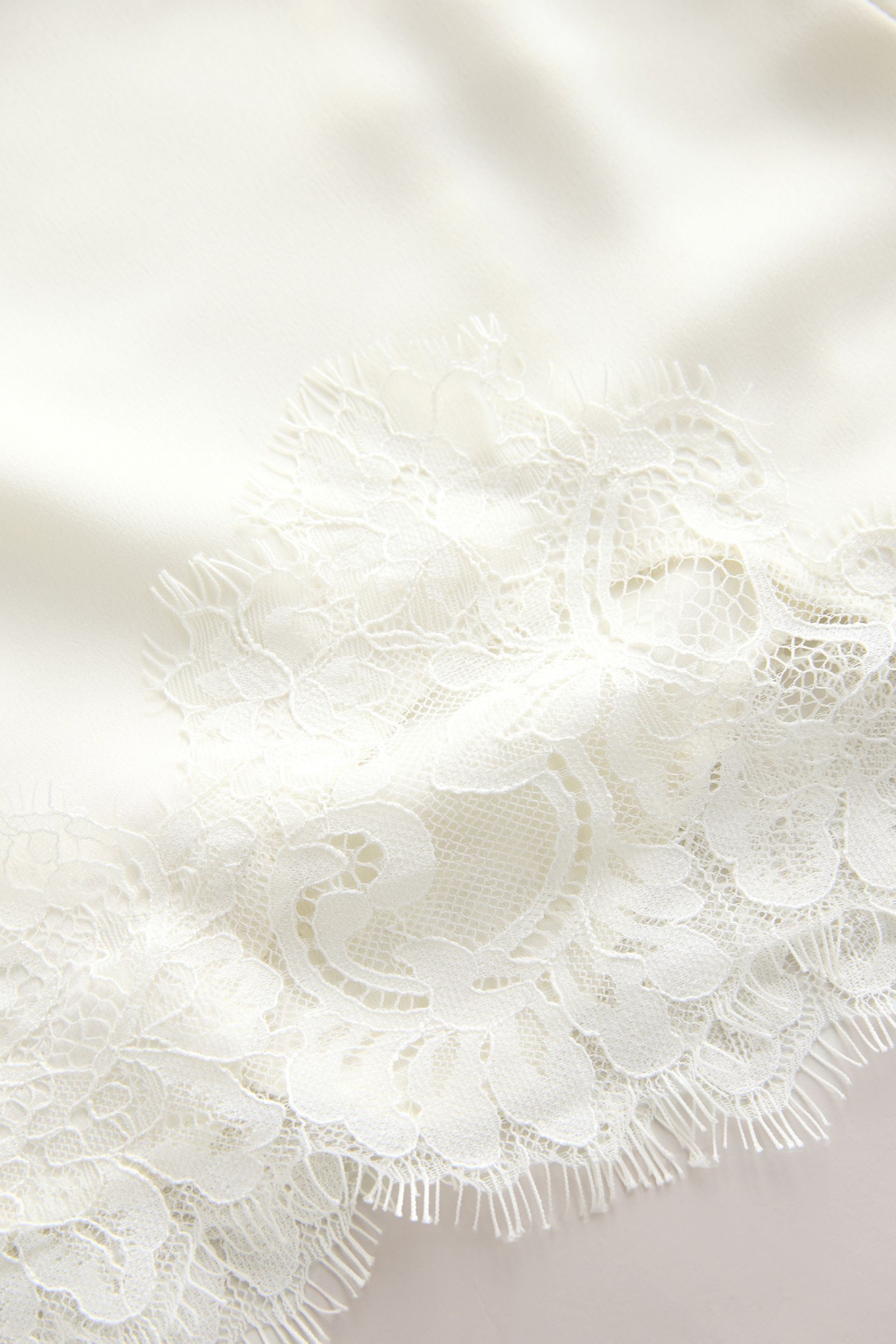 Next Shorts Satin-Shorts mit Spitzenbesatz (1-tlg)